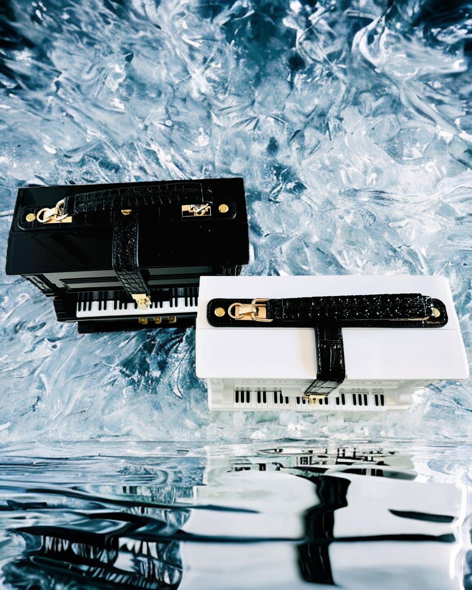 Damentasche „Elegantes Klavier“ in Schwarz und Weiß