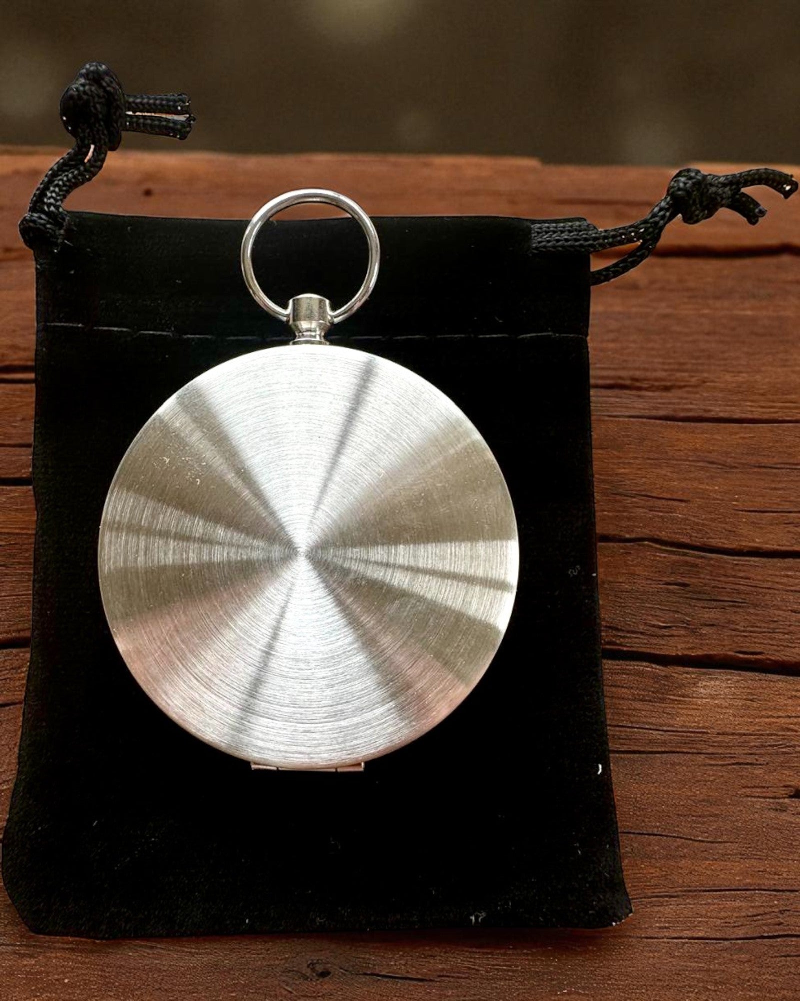 Wasserdichter Messingkompass mit Leuchteffekt - Unverzichtbar für Wanderungen und Camping, personalisiert mit Gravur