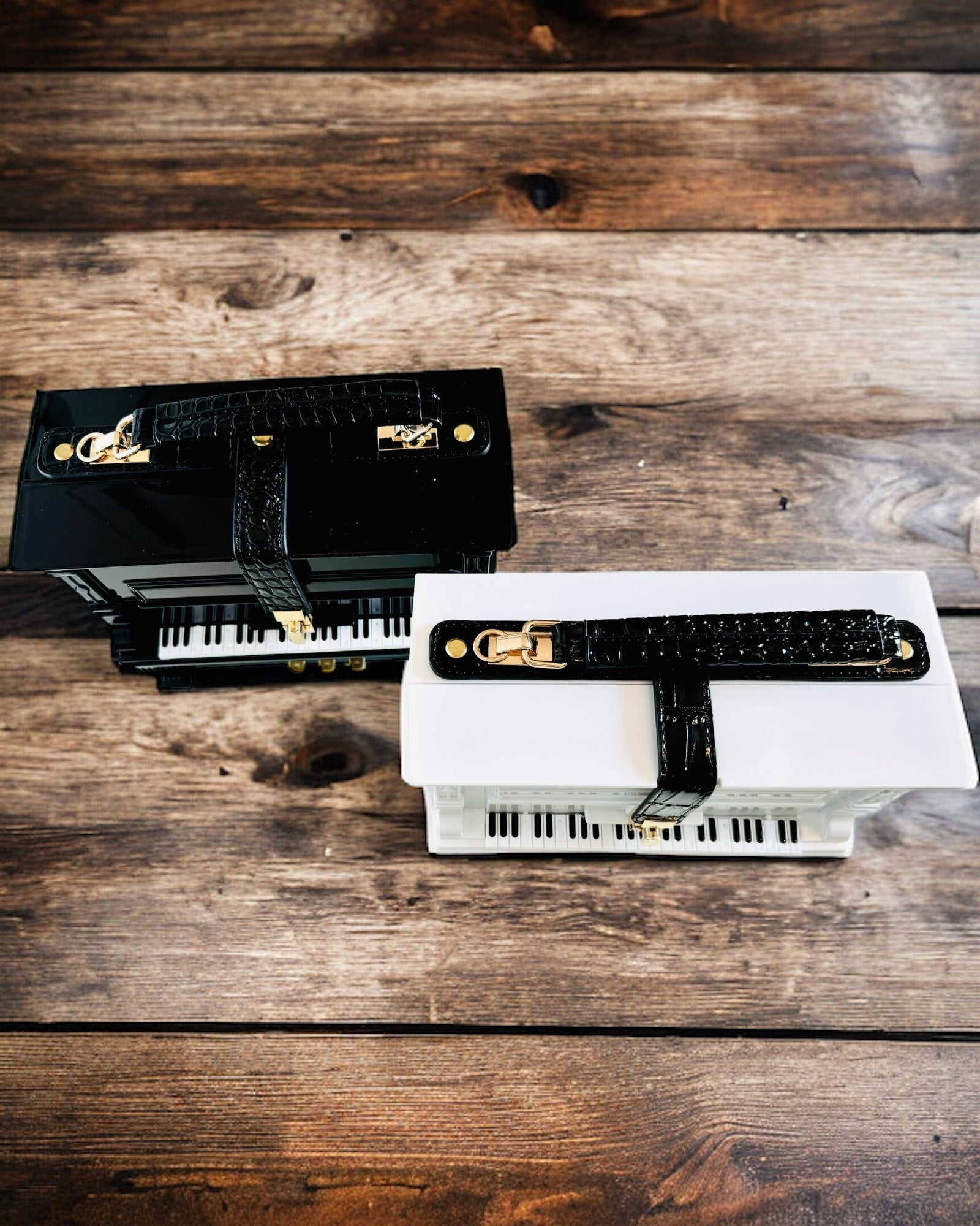 Damentasche „Elegantes Klavier“ in Schwarz und Weiß