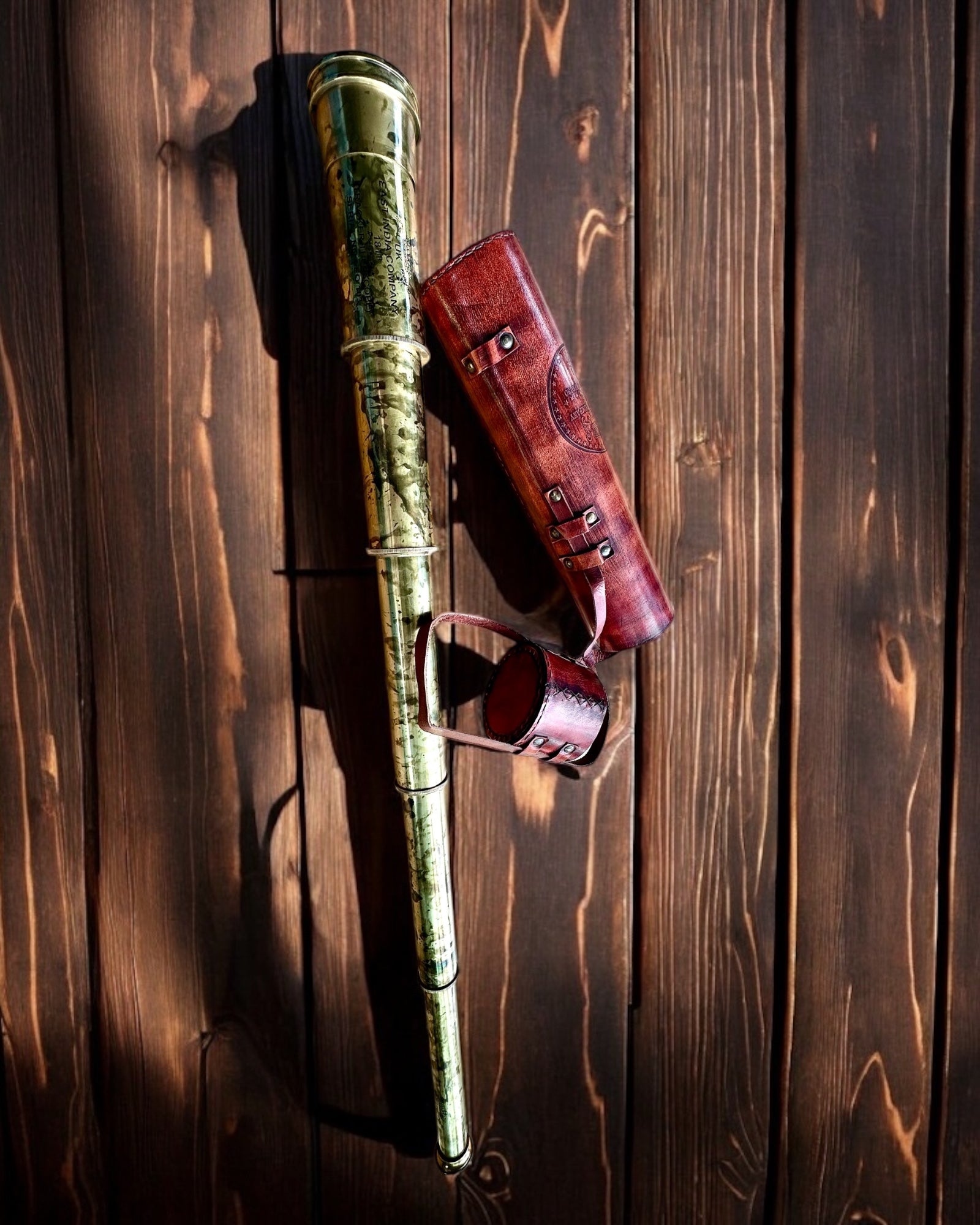 Königliches Fernrohr „Voyager 1818“ – Exklusiv, Messing, 83 cm, handgefertigt, Etui aus echtem Leder – Sammleredition, Personalisierung mit Gravur als Geschenk