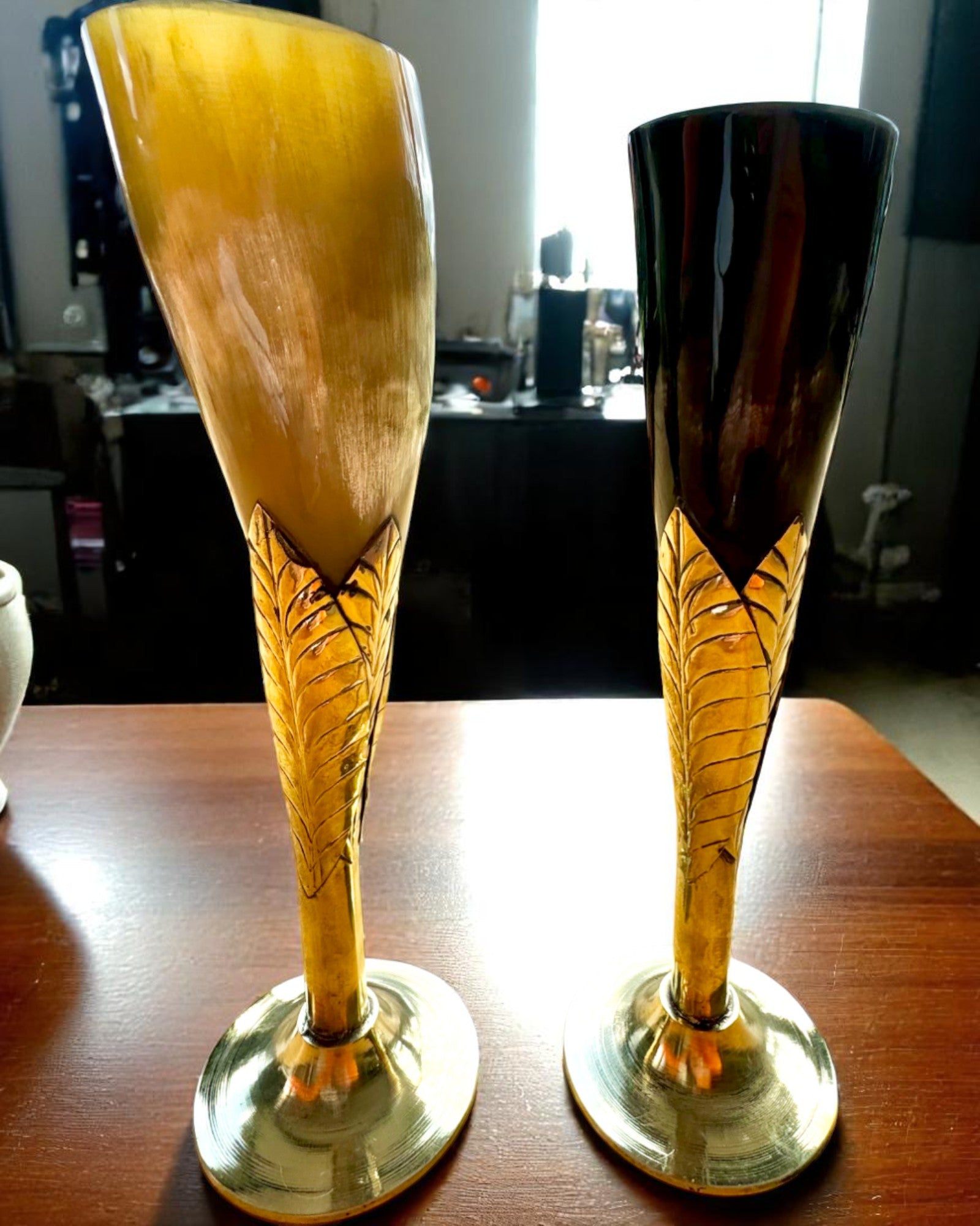 Glas „Geist des Handwerks” aus Büffelhorn und Messing – handgefertigt in Indien, 22 cm, Möglichkeit zur Personalisierung mit Gravur als Geschenk