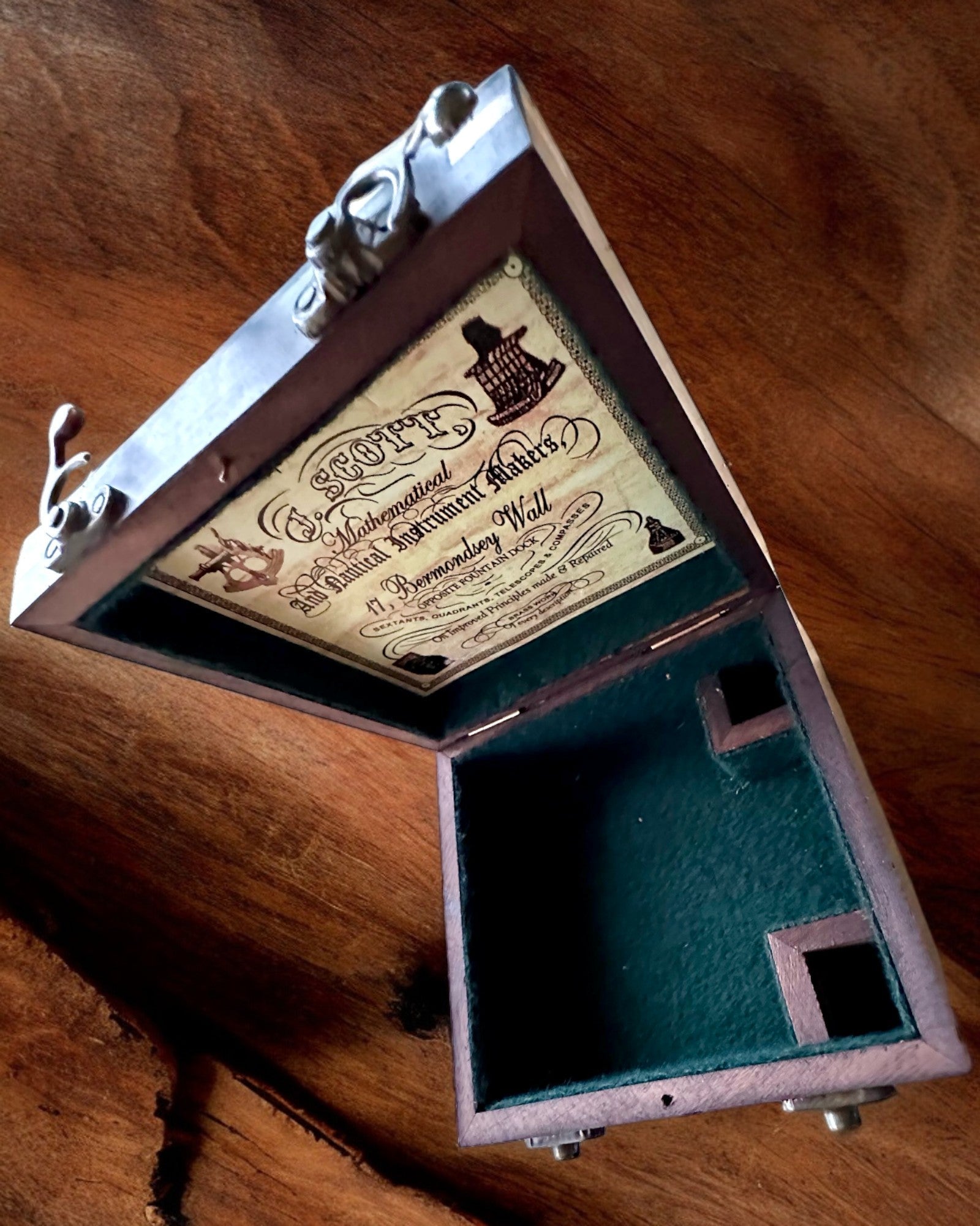 Große Holzkiste für Sextant oder Premium-Kompass "Mariner's Legacy" mit Gravurmöglichkeit