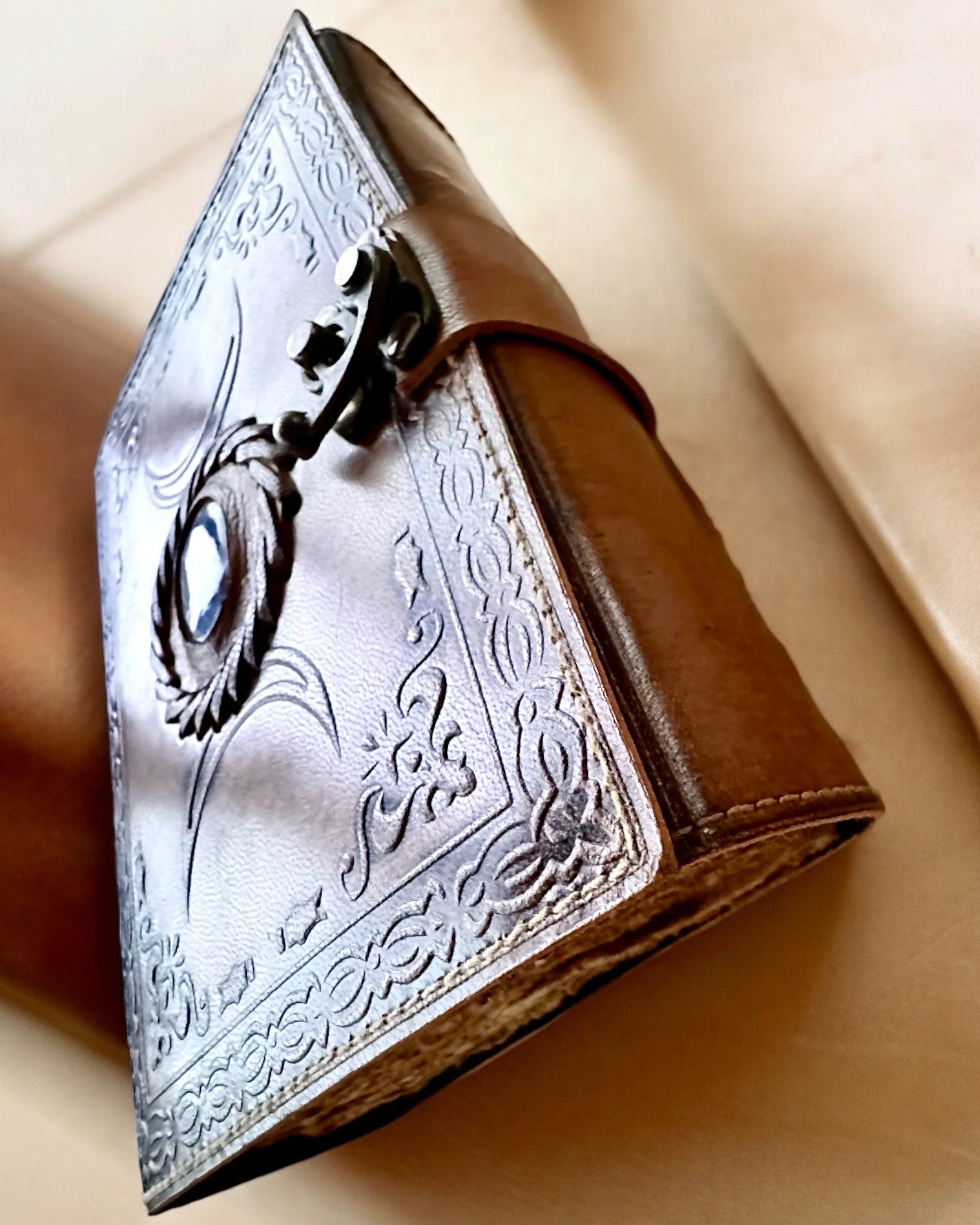 Premium Tagebuch, Antikes Muster, Leder-Notizbuch "Magische Chronik" 200 Seiten, 2 Varianten zur Auswahl, Personalisierung mit Gravur