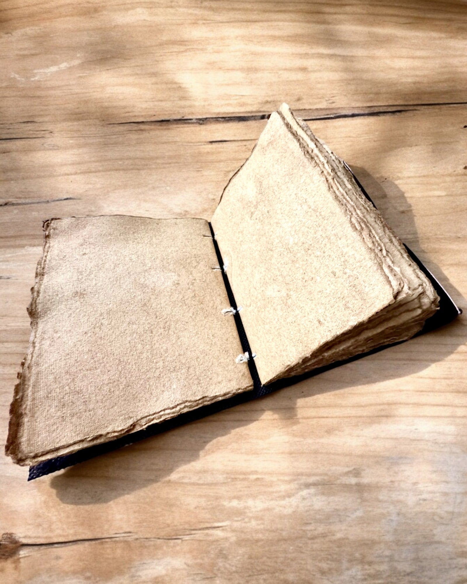 Premium Tagebuch, Antikes Muster, Leder-Notizbuch "Magische Chronik" 200 Seiten, 2 Varianten zur Auswahl, Personalisierung mit Gravur