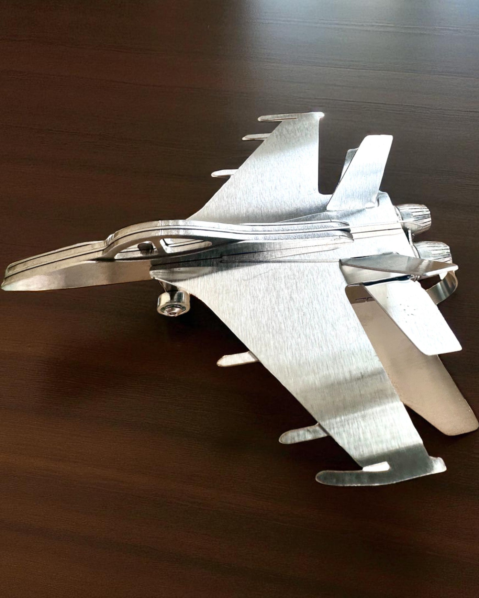 Metallmodell des Jagdflugzeugs „SkyRaptor“ – rostfreier Stahl, personalisierte Gravur als Geschenk
