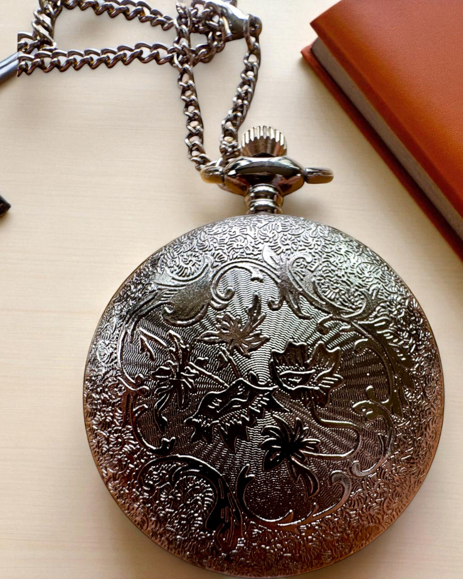 Schwarze Taschenuhr „Mitternacht Eleganz”, Personalisierung als Geschenk mit Gravur