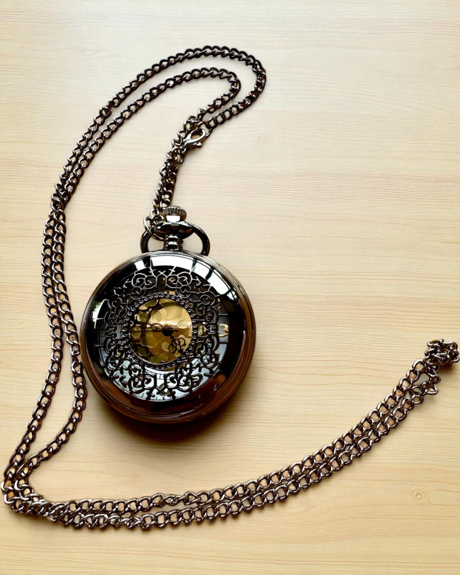 Schwarze Taschenuhr „Mitternacht Eleganz”, Personalisierung als Geschenk mit Gravur