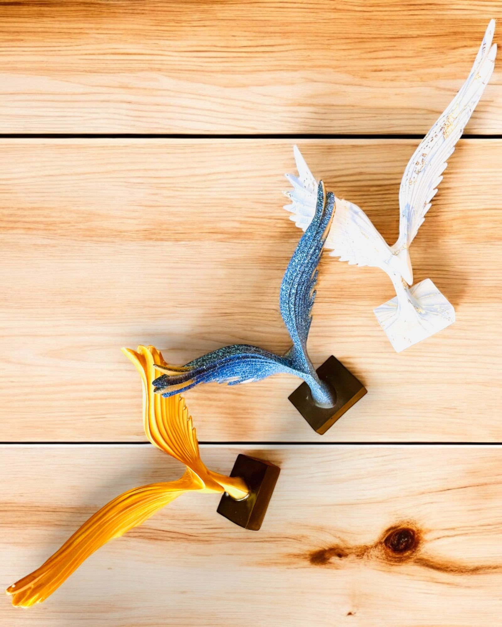 Elegante Engelsflügel-Figur 33 cm hoch – "Geflügelte Wächter", personalisierbar mit Gravur als Geschenk, Personalisierung, 3 Farbvarianten