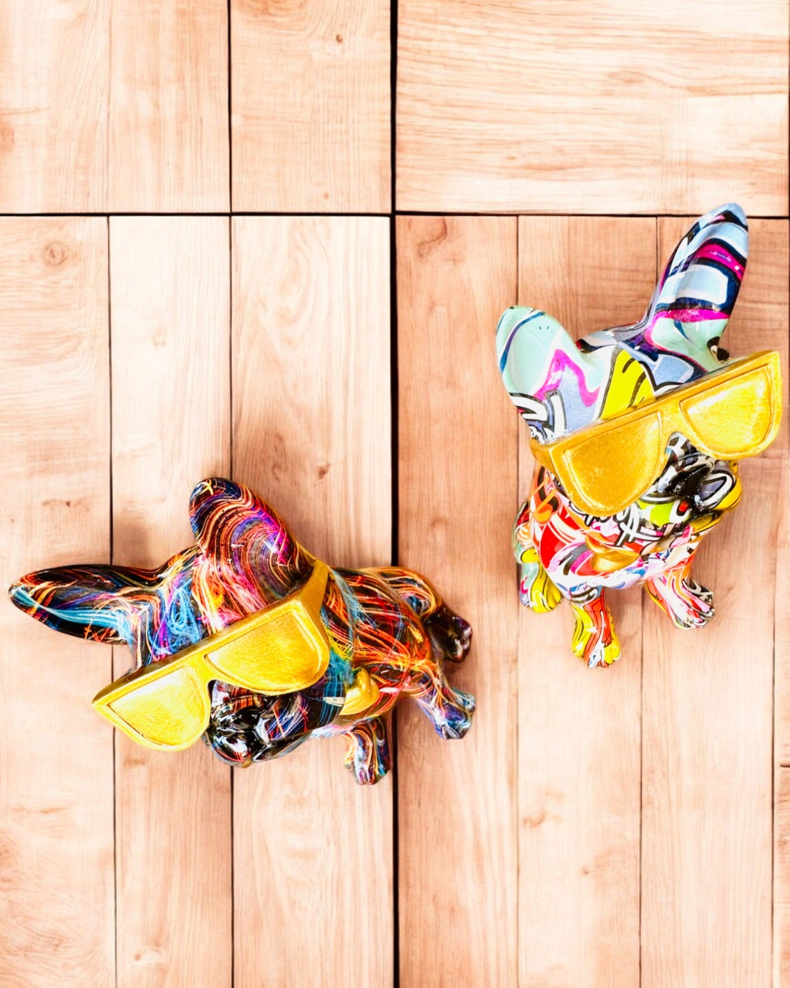 Bunter Bulldogge mit Brille - Einzigartige Innendekoration, dekorative Figur als Geschenk, Personalisierung mit Gravur