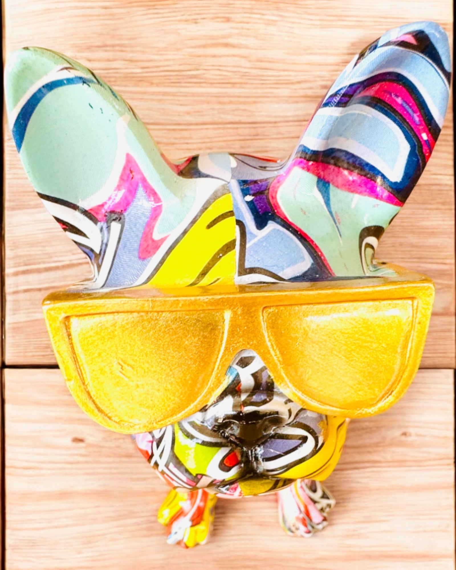 Bunter Bulldogge mit Brille - Einzigartige Innendekoration, dekorative Figur als Geschenk, Personalisierung mit Gravur