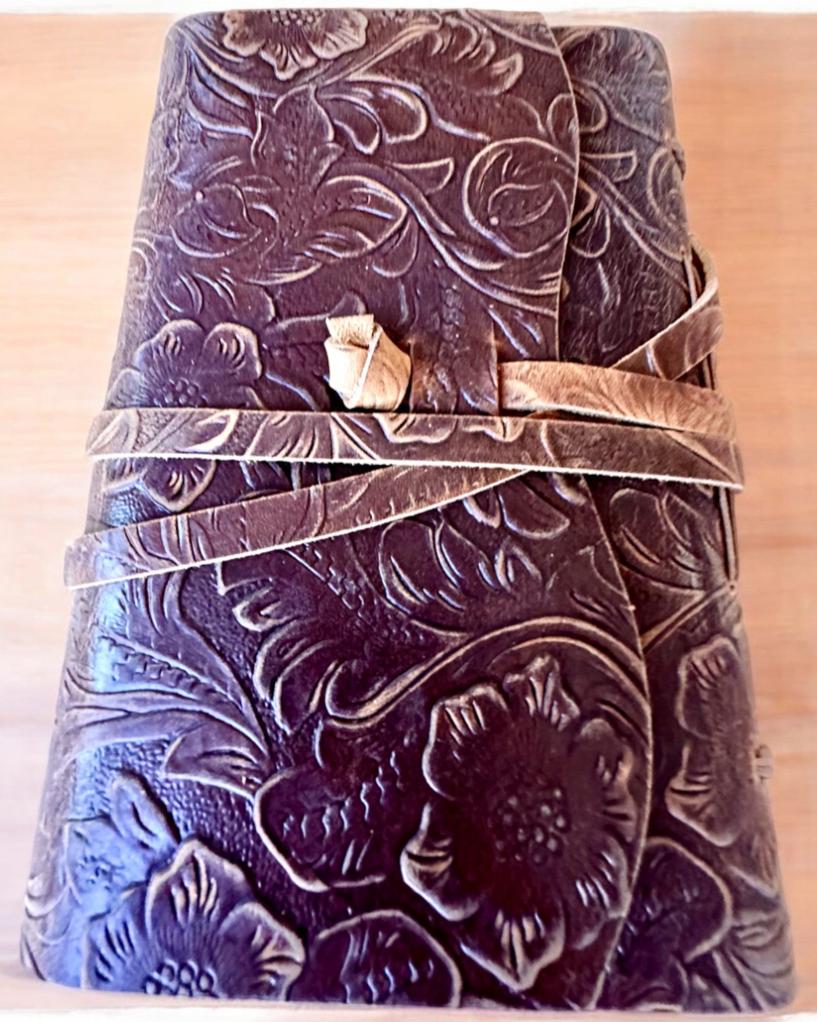 Premium-Ledernotizbuch "Eleganz der Natur" - 200 Seiten, 120g, Notizbuch, Skizzenbuch, 2 Farben zur Auswahl, Personalisierung mit Gravur