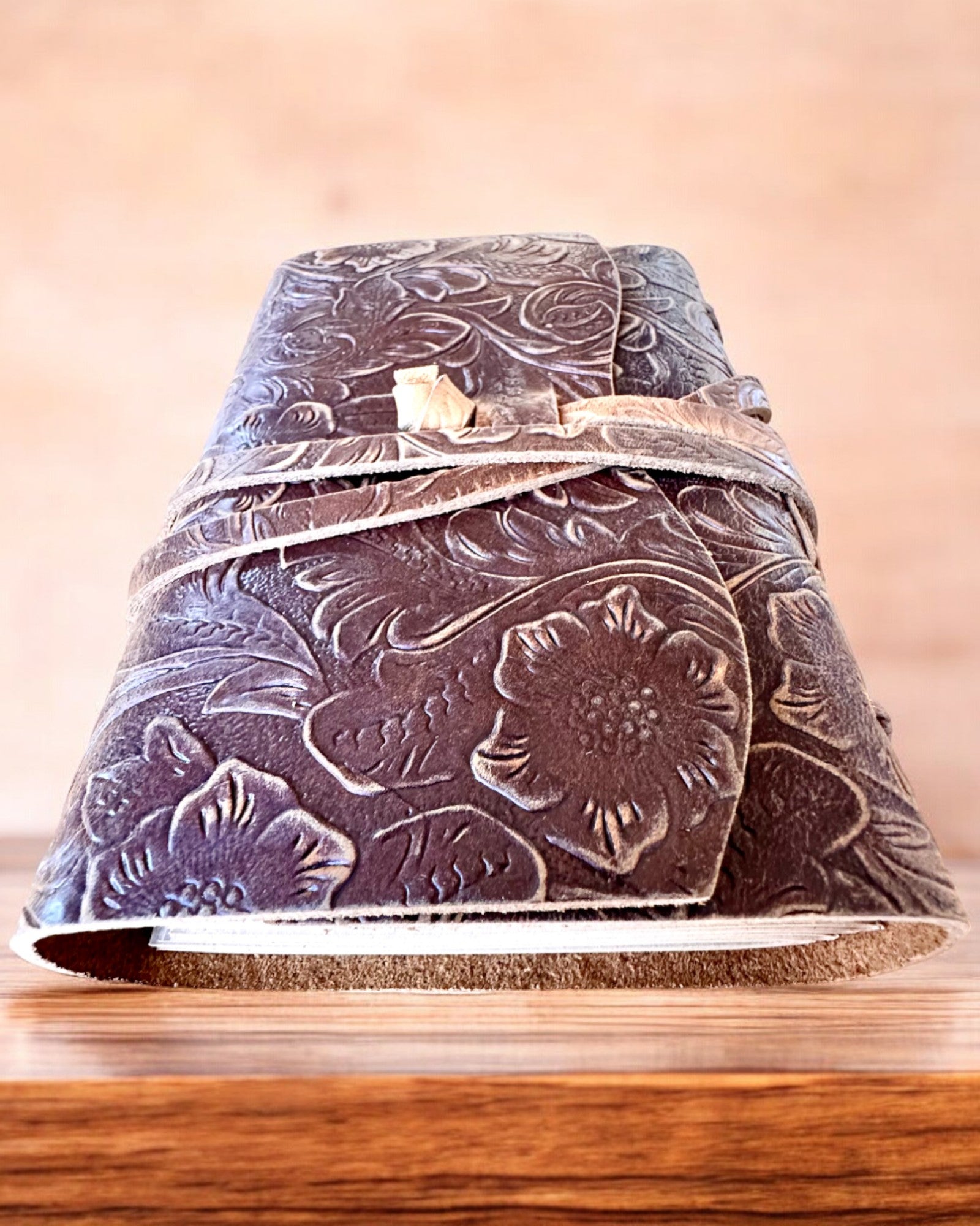 Premium-Ledernotizbuch "Eleganz der Natur" - 200 Seiten, 120g, Notizbuch, Skizzenbuch, 2 Farben zur Auswahl, Personalisierung mit Gravur