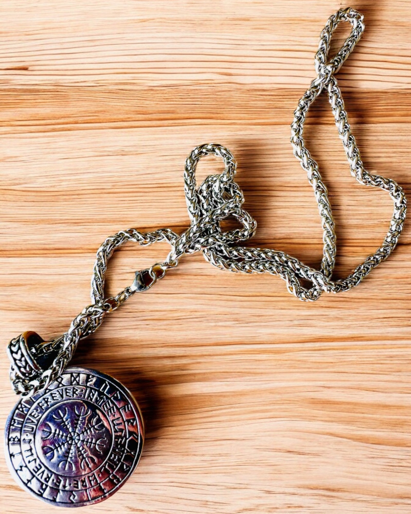 Halskette "Baum des Lebens" aus Edelstahl mit Personalisierung, mit dem Symbol Aegishjalmur (Helm der Ehrfurcht)