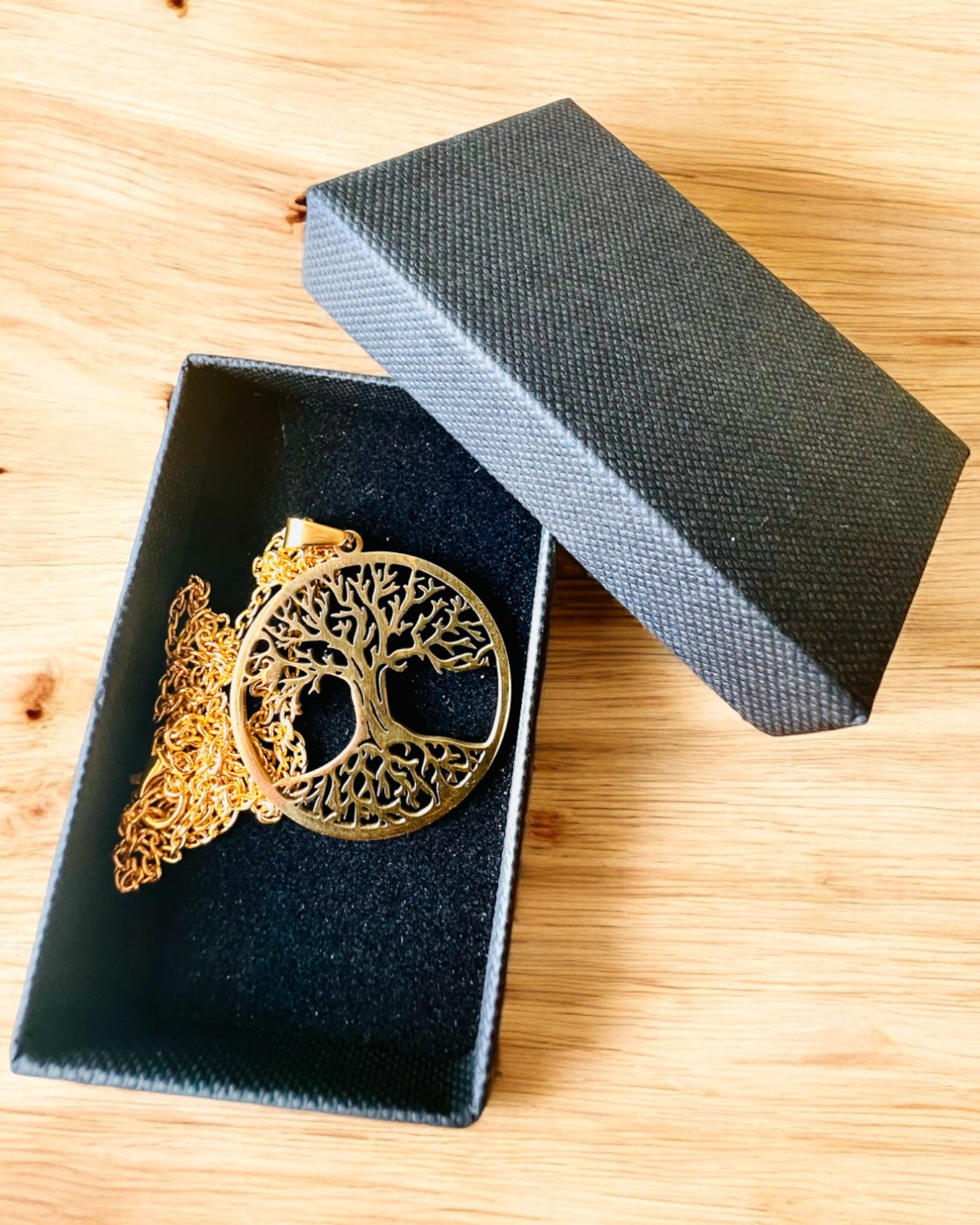 Halskette "Baum des Lebens" aus Edelstahl - Personalisierung mit Gravur, 2 Farbvarianten