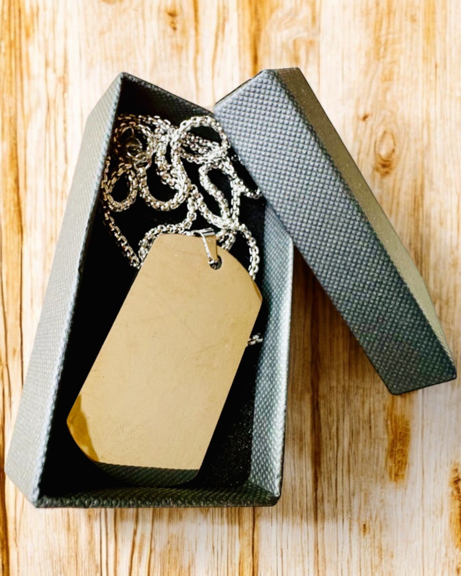 Halskette mit Dog Tag "Drei Schattierungen des Stils" - Erkennungsmarke - Eleganter Anhänger aus Edelstahl mit Gravuroption