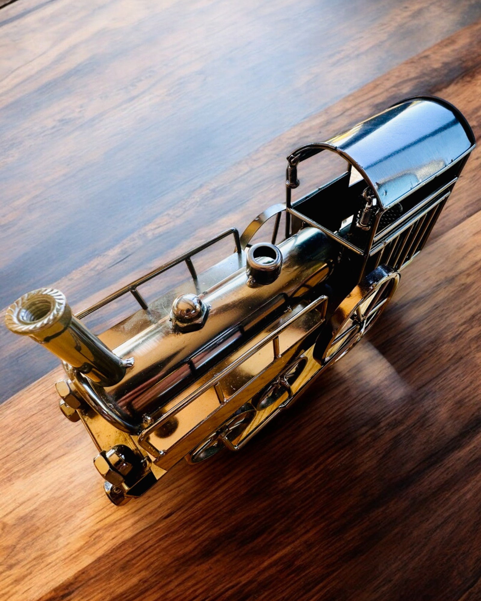 Lokomotive aus Eisen „Retro Express“ – Dekoration, Modell, handgefertigt mit Gravurmöglichkeit als Geschenk