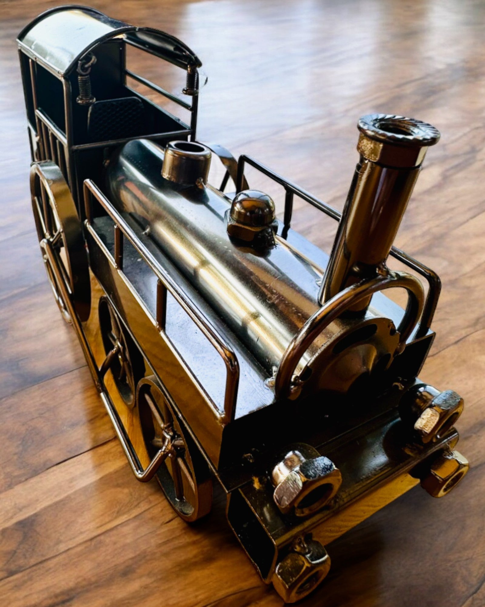 Lokomotive aus Eisen „Retro Express“ – Dekoration, Modell, handgefertigt mit Gravurmöglichkeit als Geschenk