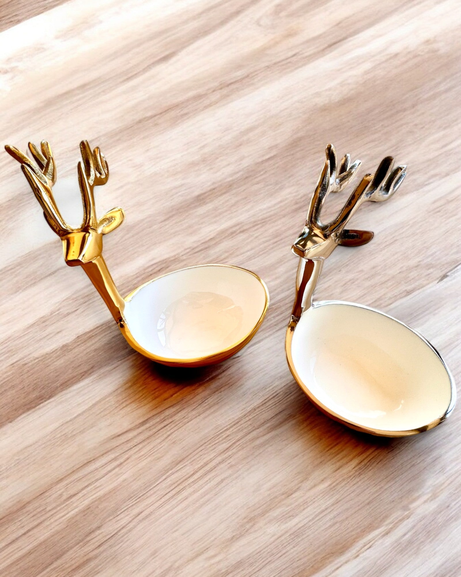 Elegante Schale Gehörnte Schönheit – Handarbeit aus Indien, Personalisierung mit Gravur