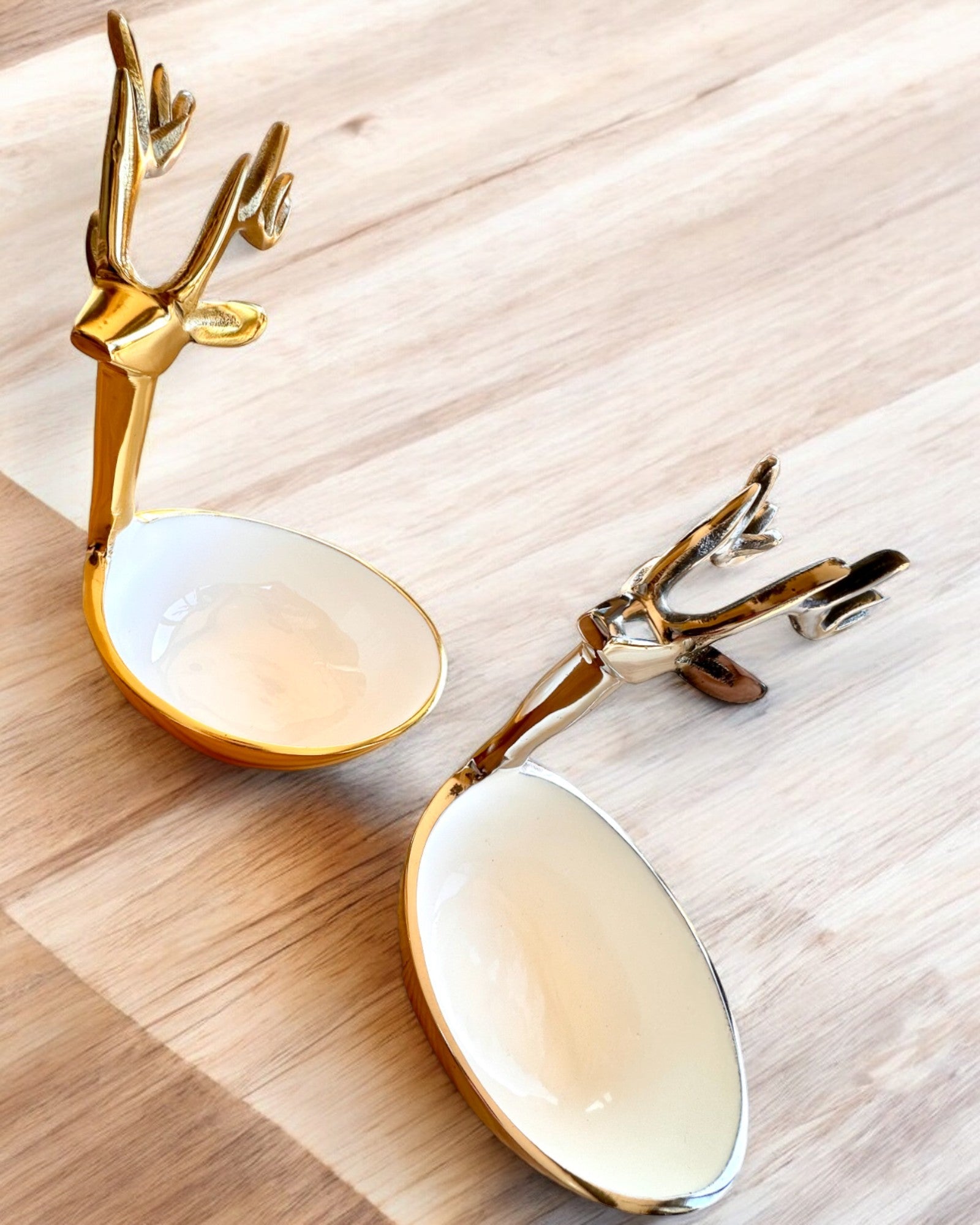 Elegante Schale Gehörnte Schönheit – Handarbeit aus Indien, Personalisierung mit Gravur