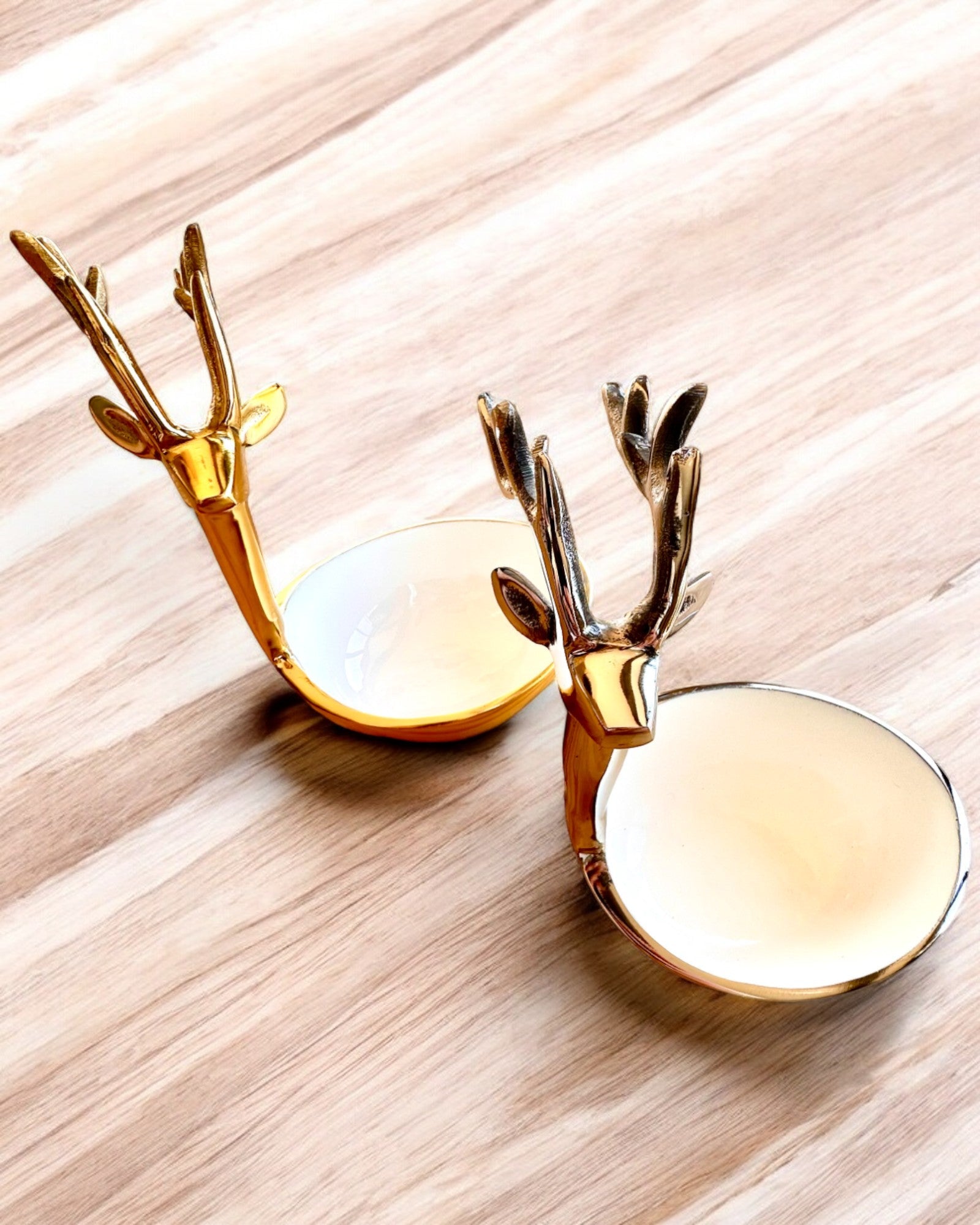 Elegante Schale Gehörnte Schönheit – Handarbeit aus Indien, Personalisierung mit Gravur