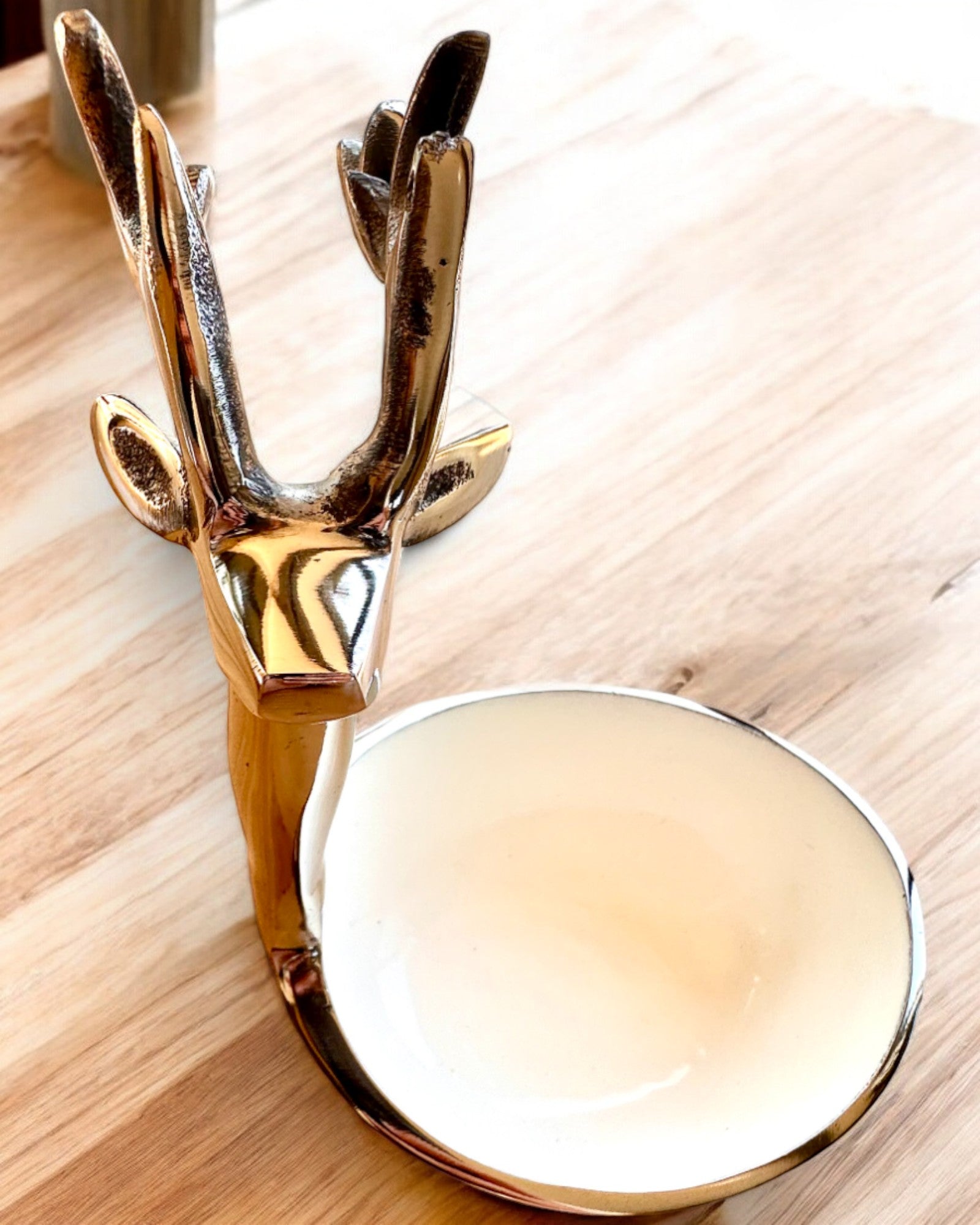 Elegante Schale Gehörnte Schönheit – Handarbeit aus Indien, Personalisierung mit Gravur