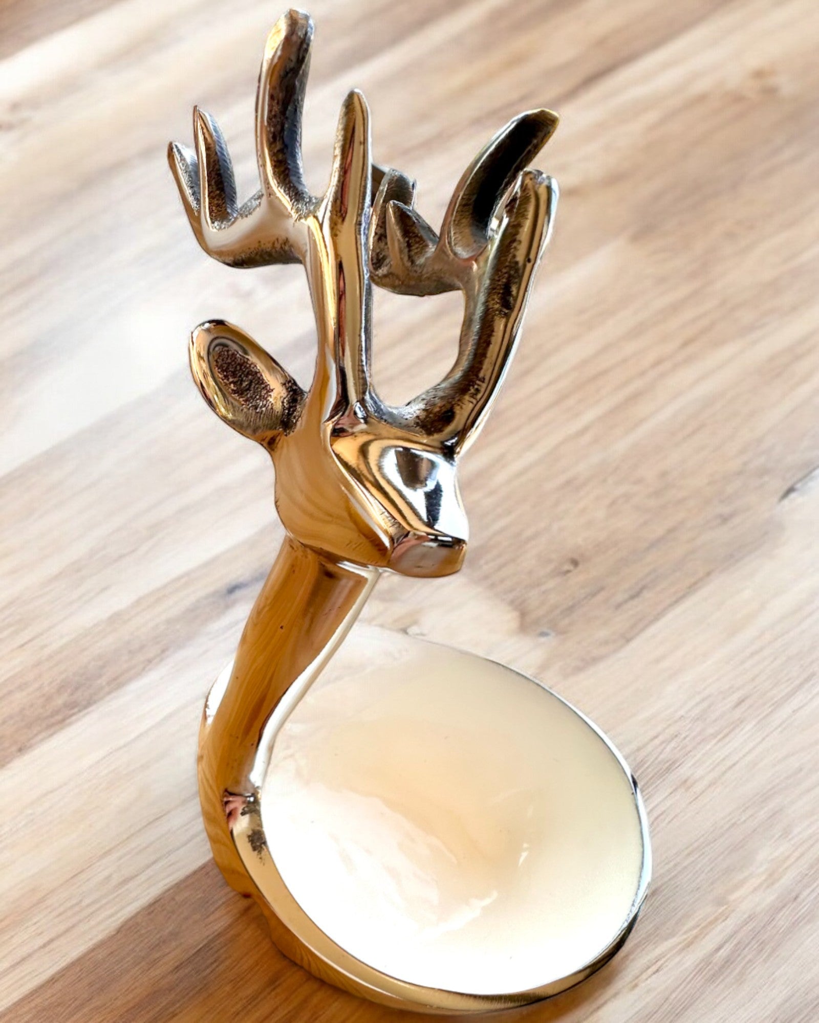 Elegante Schale Gehörnte Schönheit – Handarbeit aus Indien, Personalisierung mit Gravur