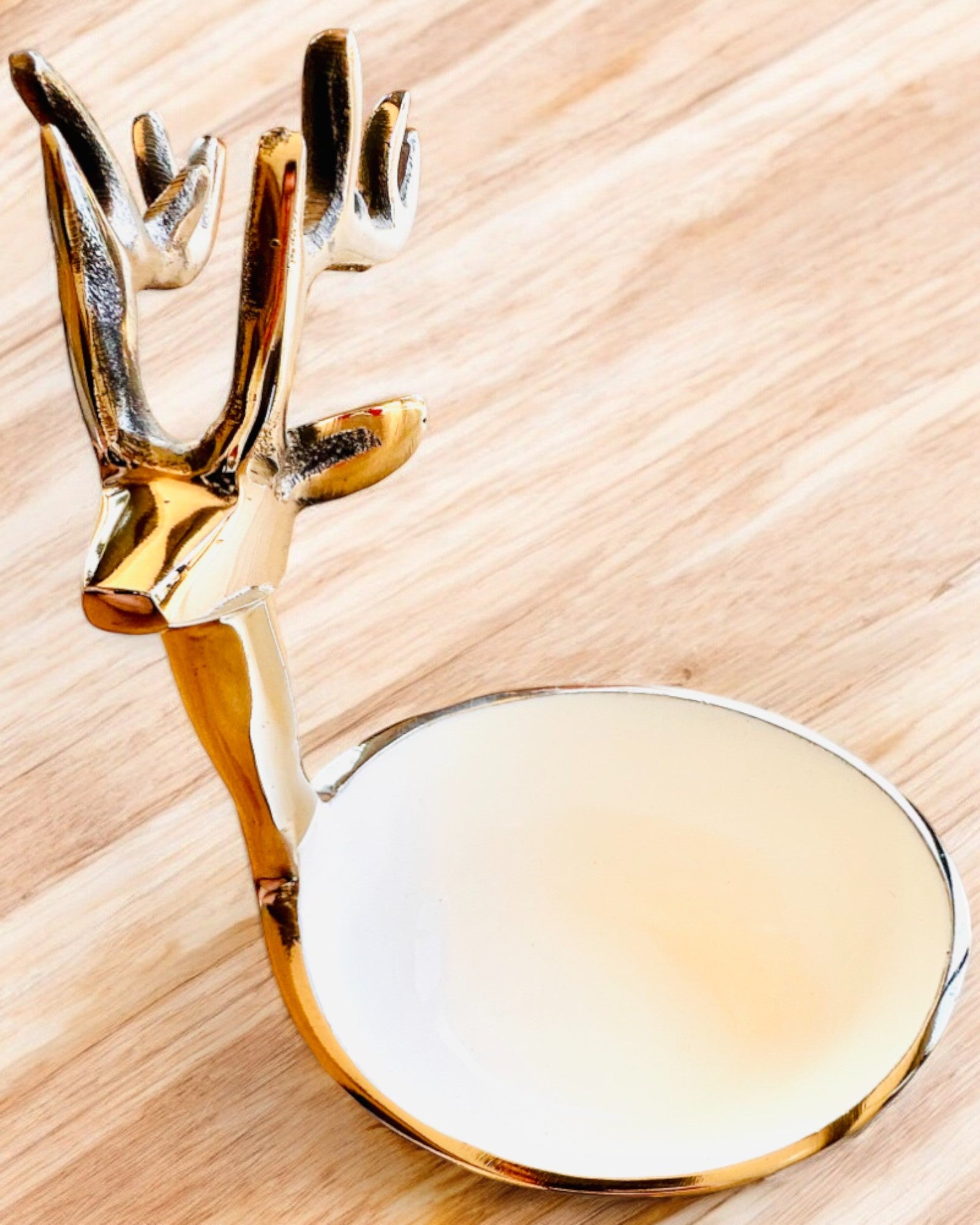 Elegante Schale Gehörnte Schönheit – Handarbeit aus Indien, Personalisierung mit Gravur