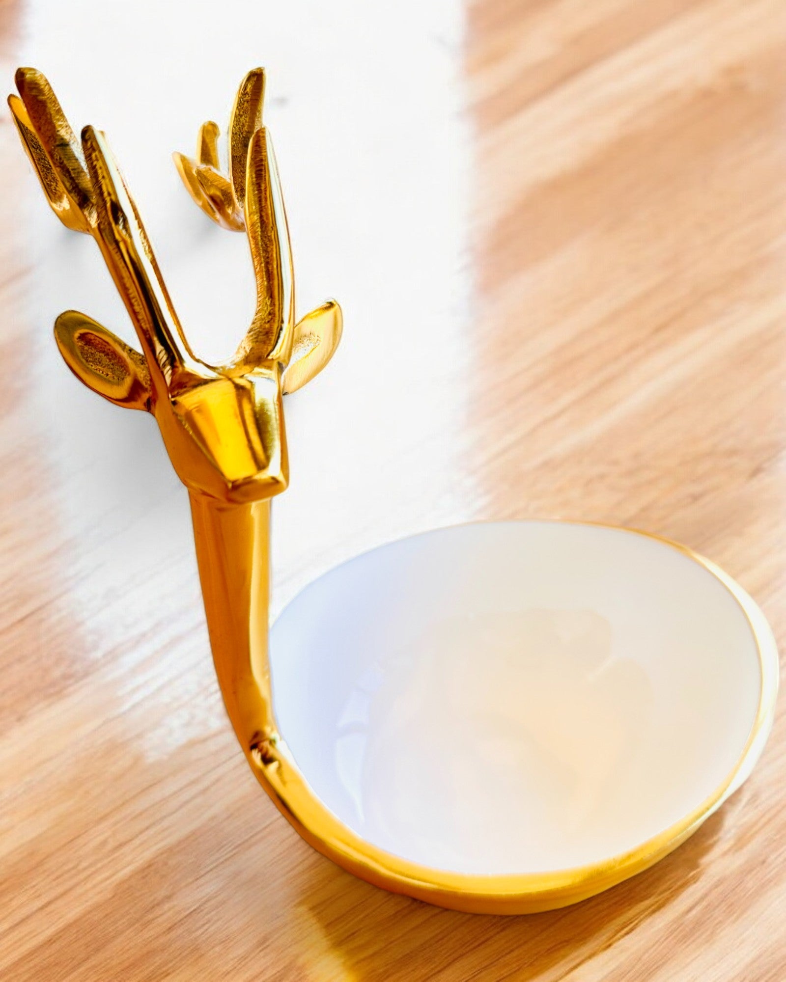 Elegante Schale Gehörnte Schönheit – Handarbeit aus Indien, Personalisierung mit Gravur