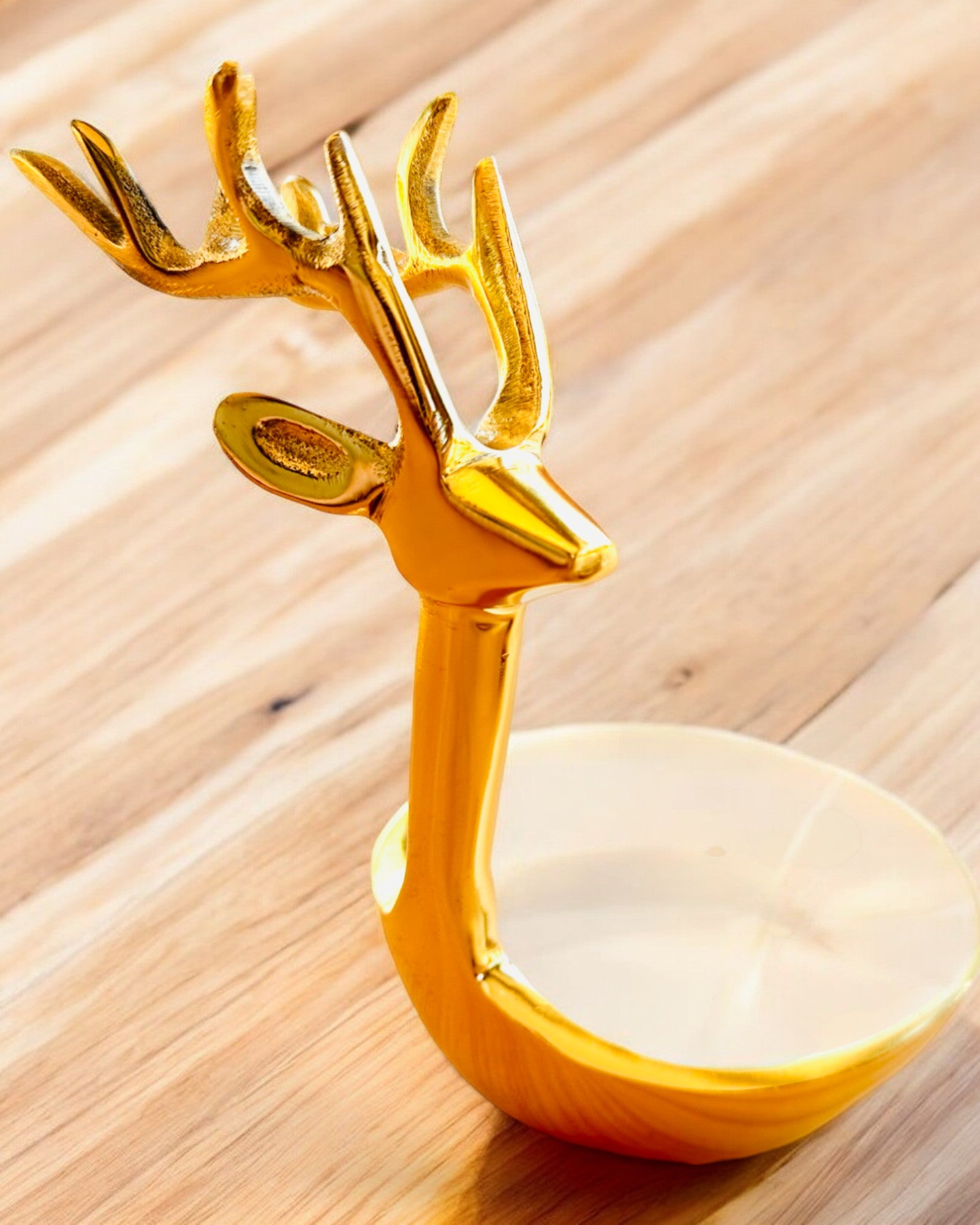 Elegante Schale Gehörnte Schönheit – Handarbeit aus Indien, Personalisierung mit Gravur