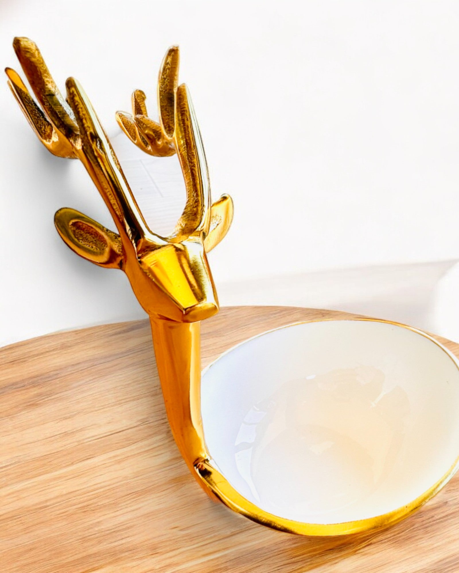 Elegante Schale Gehörnte Schönheit – Handarbeit aus Indien, Personalisierung mit Gravur