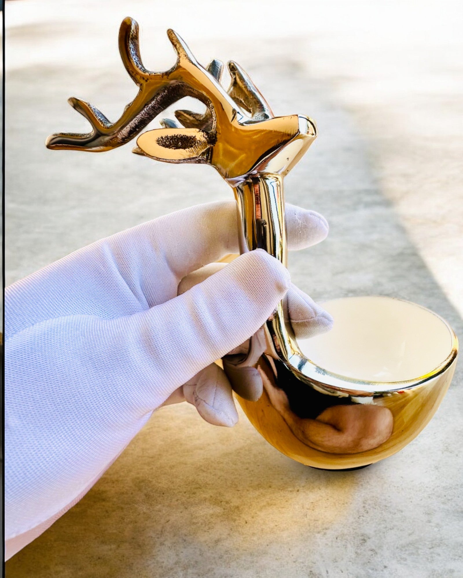 Elegante Schale Gehörnte Schönheit – Handarbeit aus Indien, Personalisierung mit Gravur