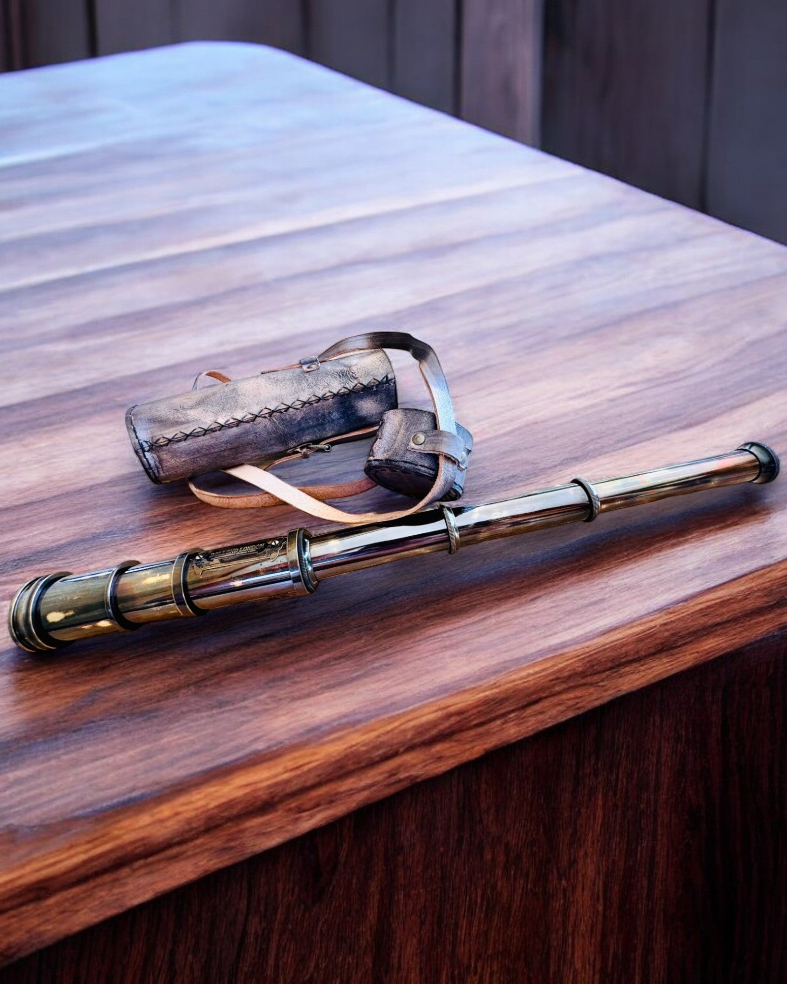 Premium-Fernrohr "Voyager" mit graviertem Fernrohr und Etui aus echtem Leder, Möglichkeit zur Personalisierung mit Gravur als Geschenk