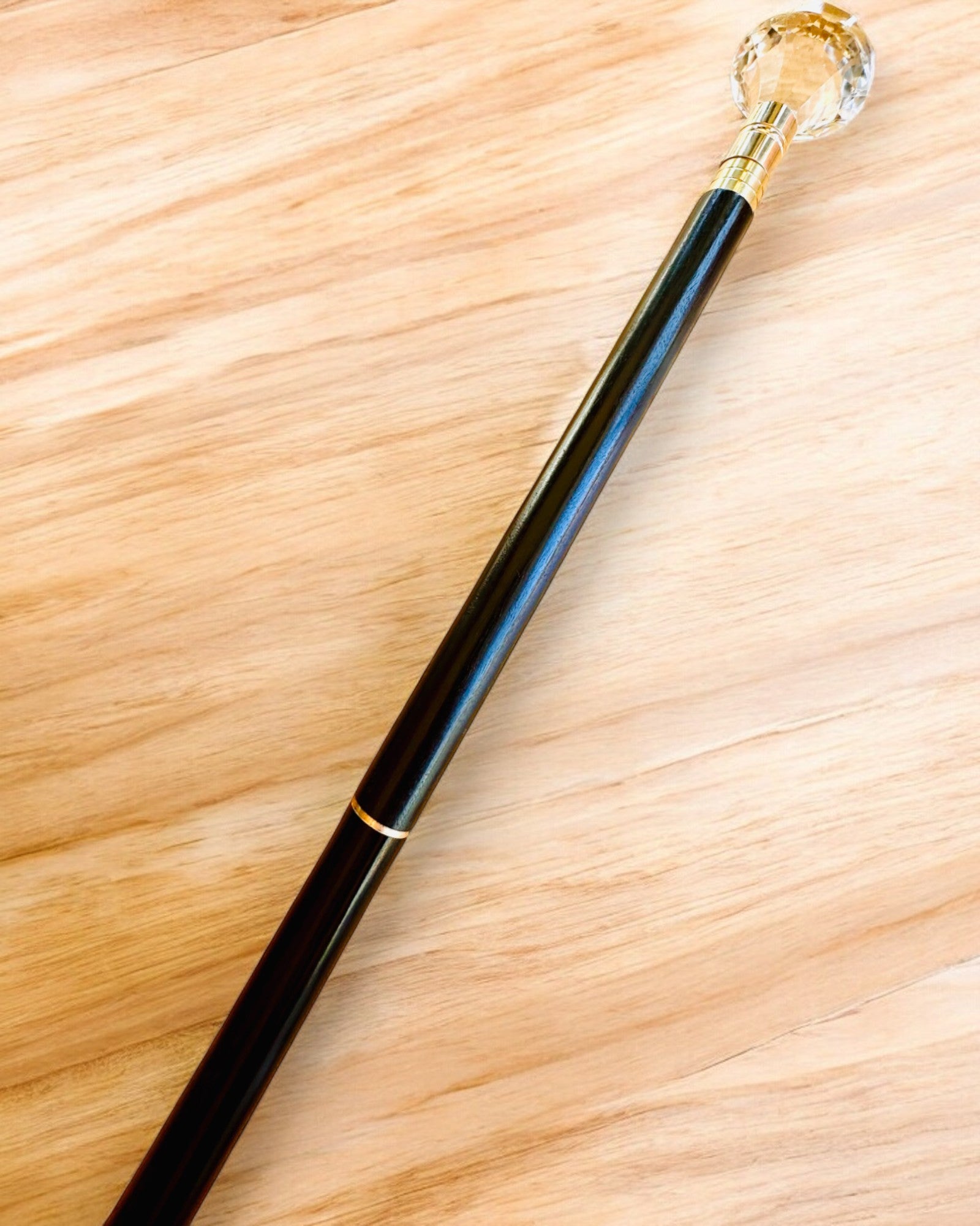 Spazierstock "Weißer Diamant" - Handgefertigt aus Holz, Gravur möglich