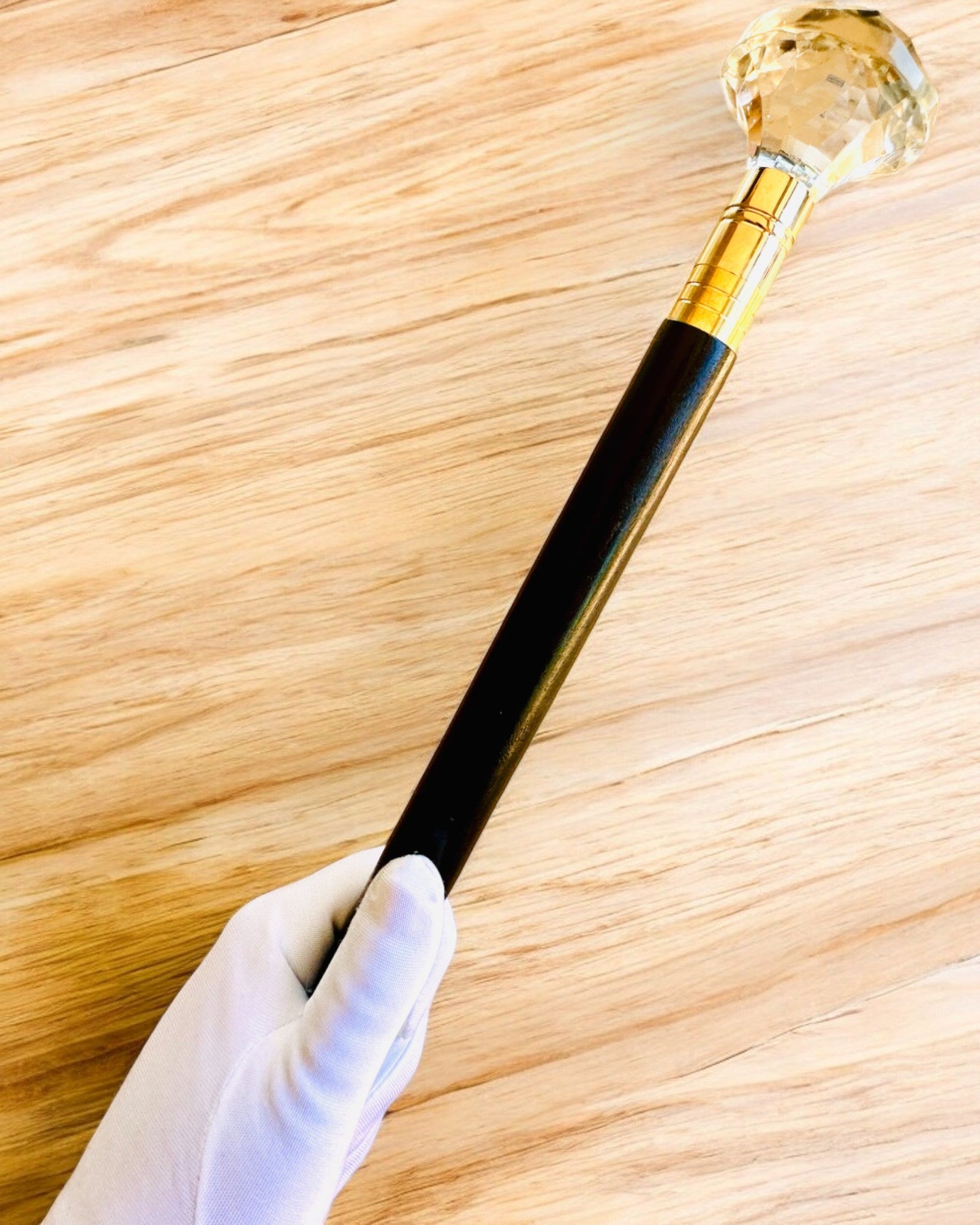 Spazierstock "Weißer Diamant" - Handgefertigt aus Holz, Gravur möglich