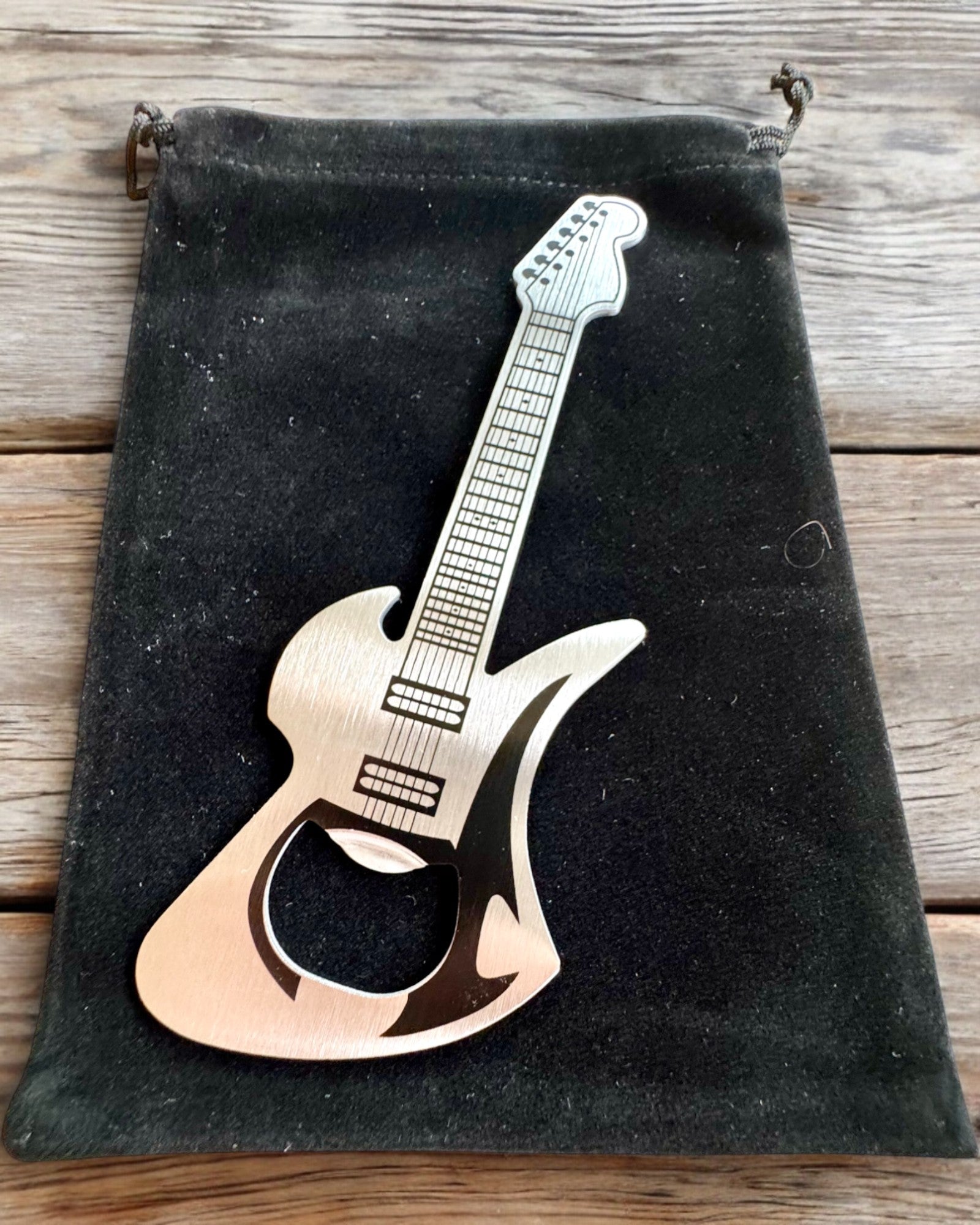 Flaschenöffner Gitarre Rock'n'Open, 2 Varianten, Personalisierung mit Gravur als Geschenk