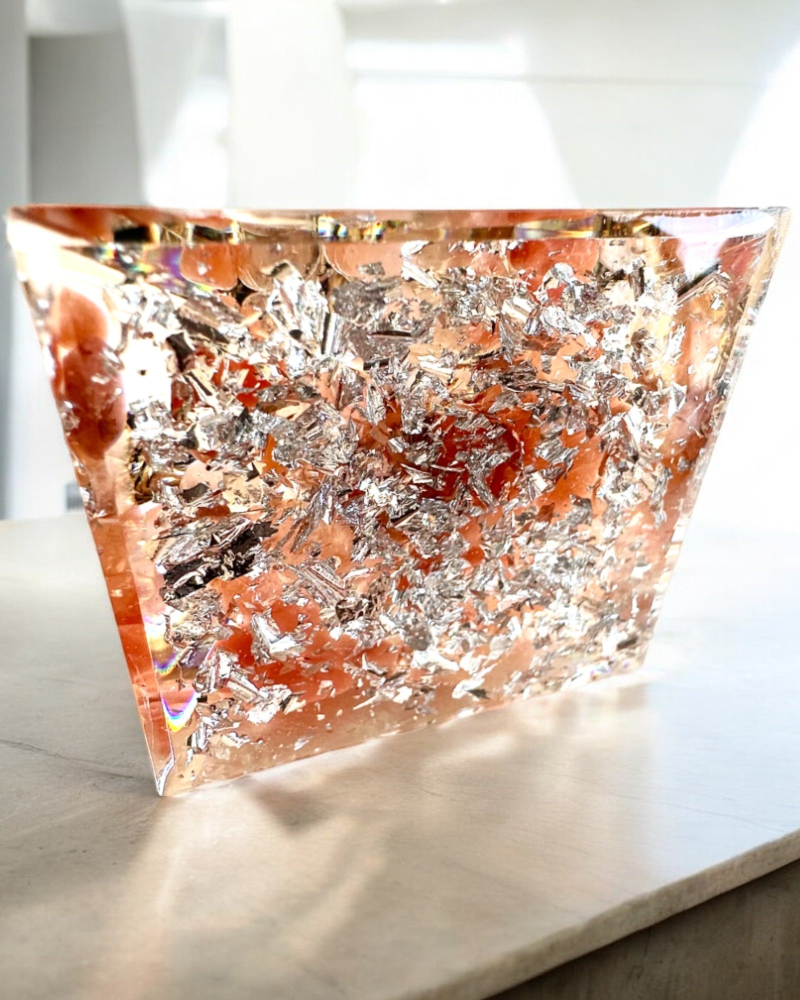 Pyramide "Meditation der Ruhe" mit Edelsteinen