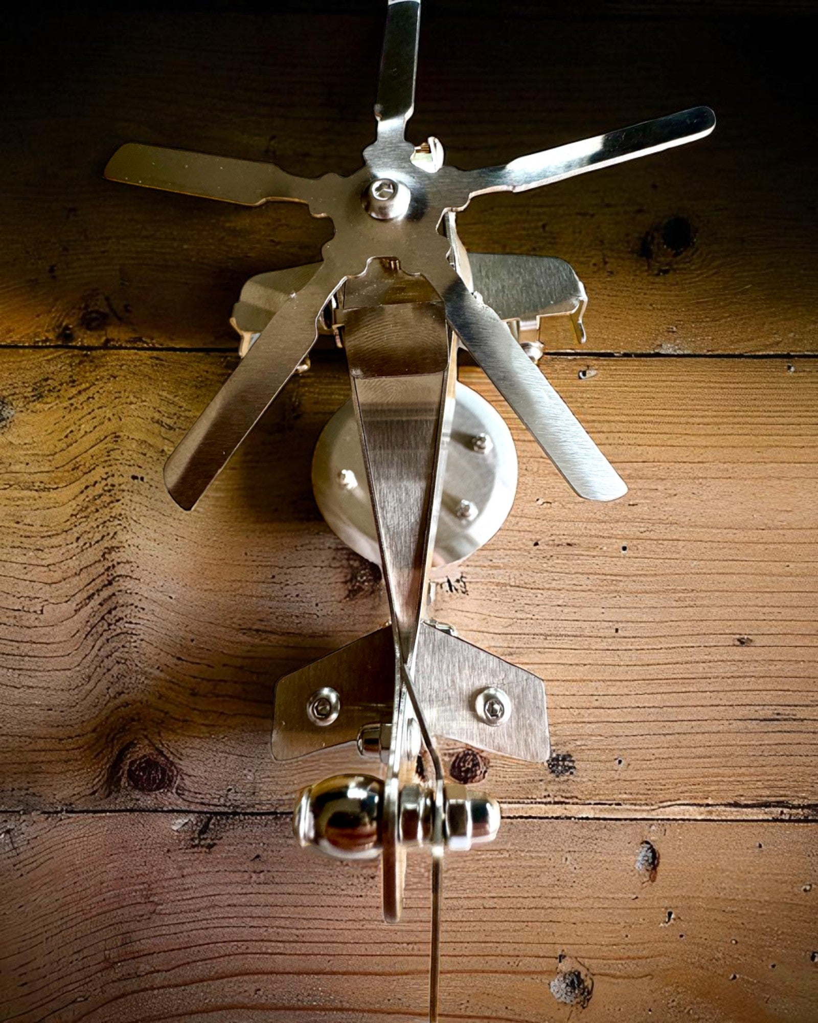 Metallmodell Hubschrauber „SkyRider“ – Verstellbarer Tischständer mit personalisierter Gravur als Geschenk