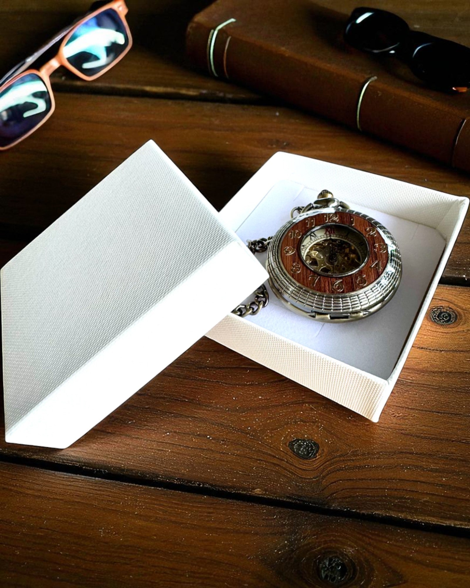 Taschenuhr „Veritas Tempus“ – mechanischer Zeitmesser mit Gravurmöglichkeit als Geschenk, 2 Varianten zur Auswahl