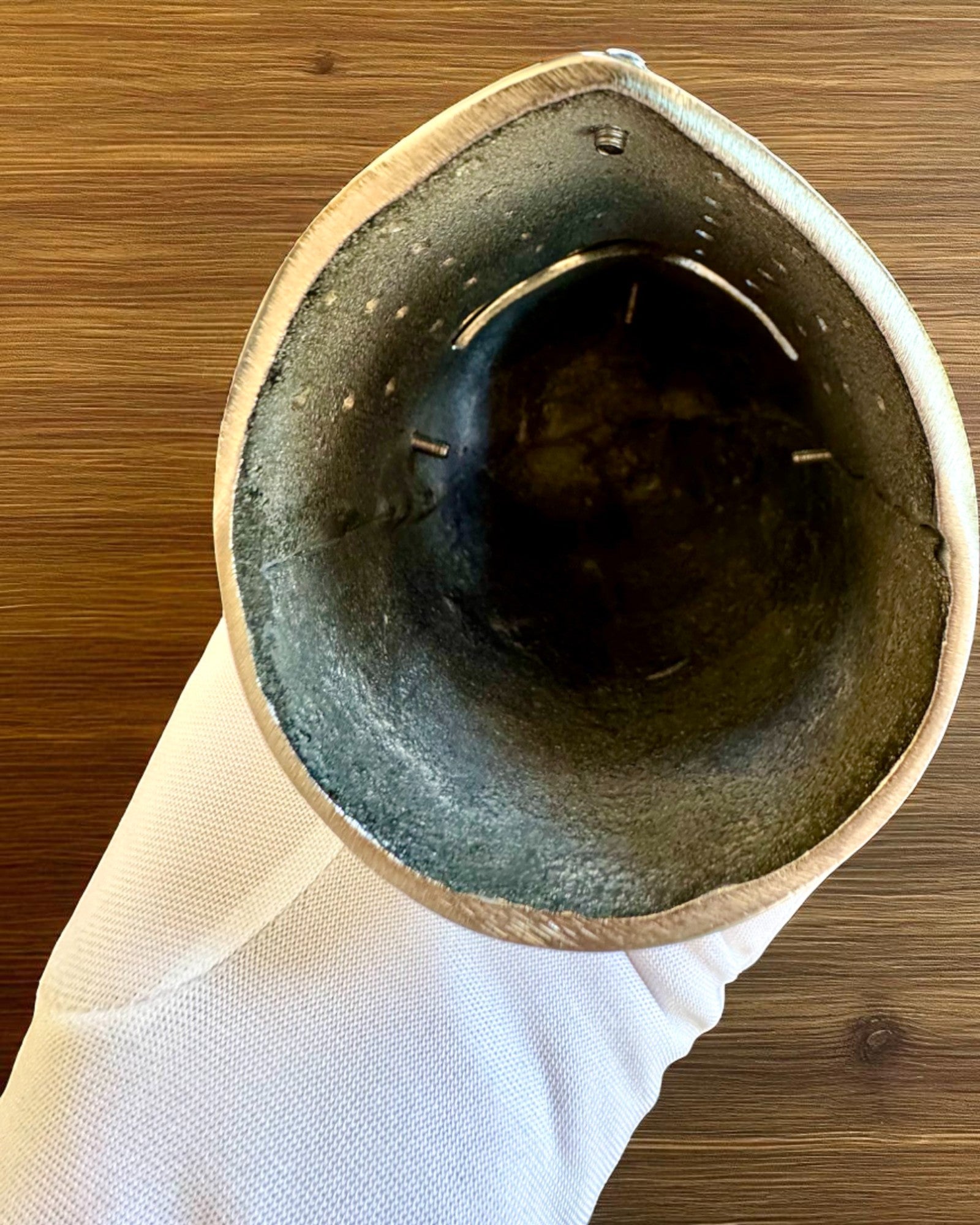 Mini-Ritterhelm „Guardian” aus Messing – handgefertigt, 12 cm, personalisierbar mit Gravur als Geschenk