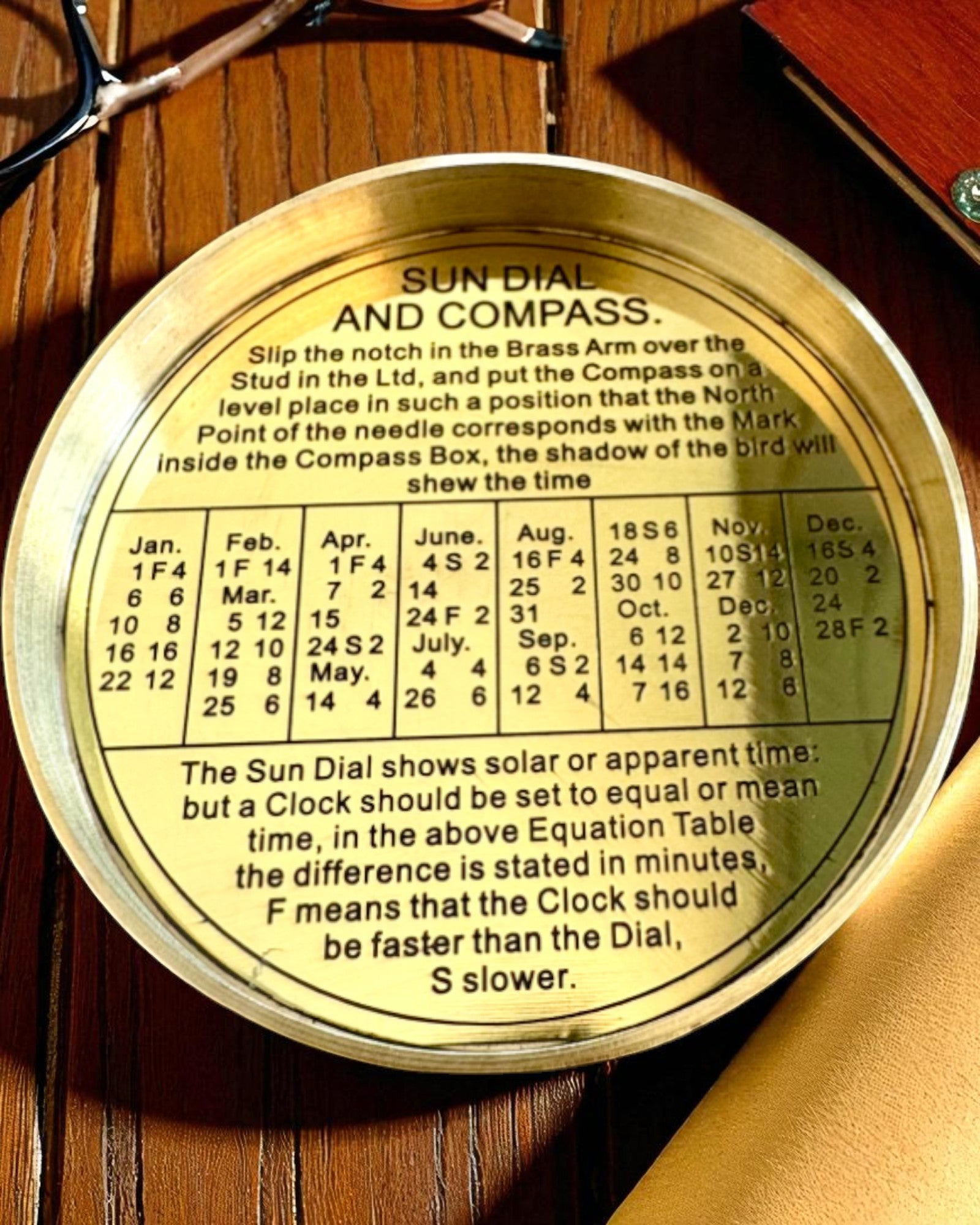 Sonnenuhr Voyager 7cm – Messinguhr mit Kompass, Personalisierung mit Gravur als Geschenk