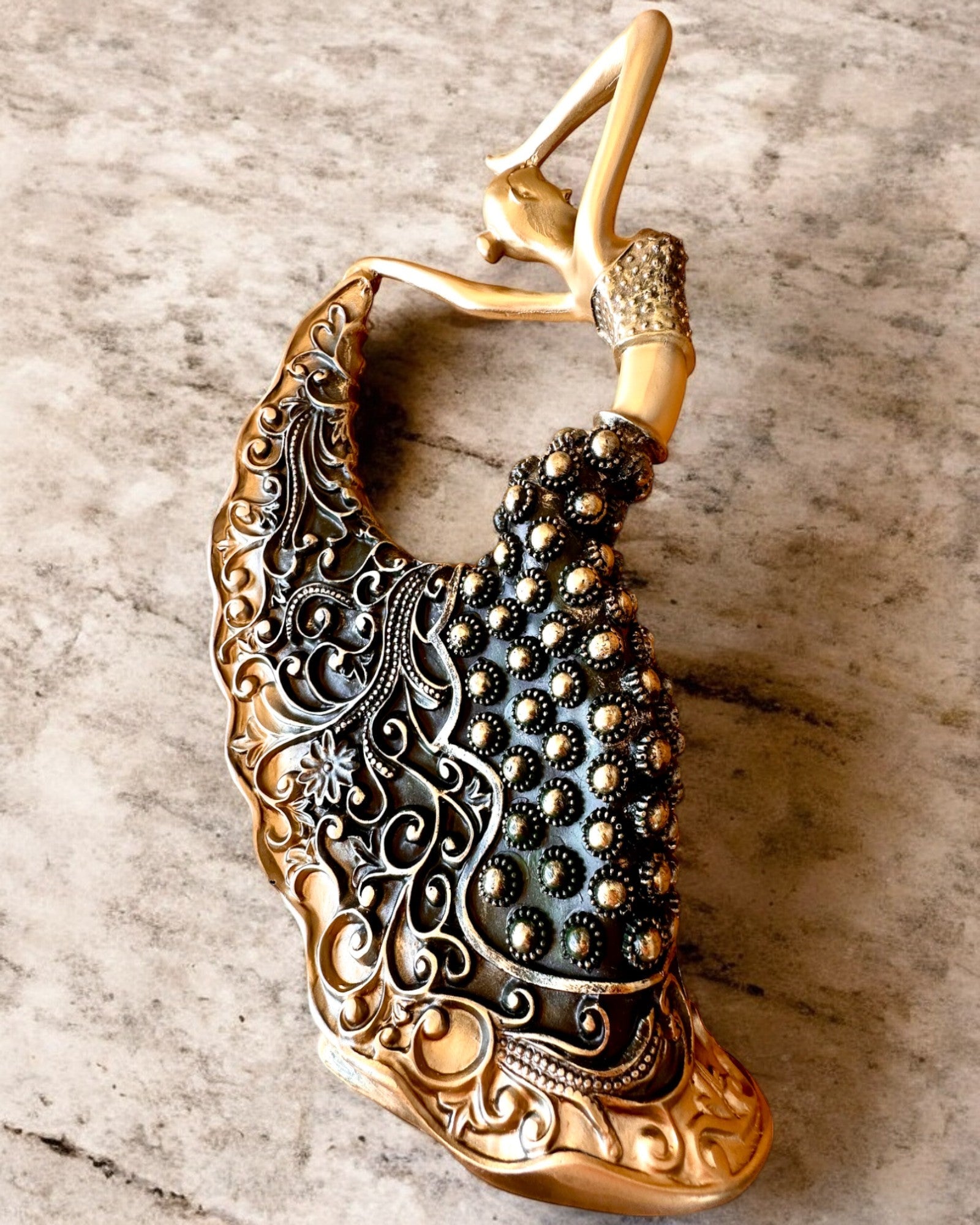 Elegante Skulptur „Tänzerin des Goldenen Glanzes“, 29 cm hoch, mit Gravurmöglichkeit als Geschenk