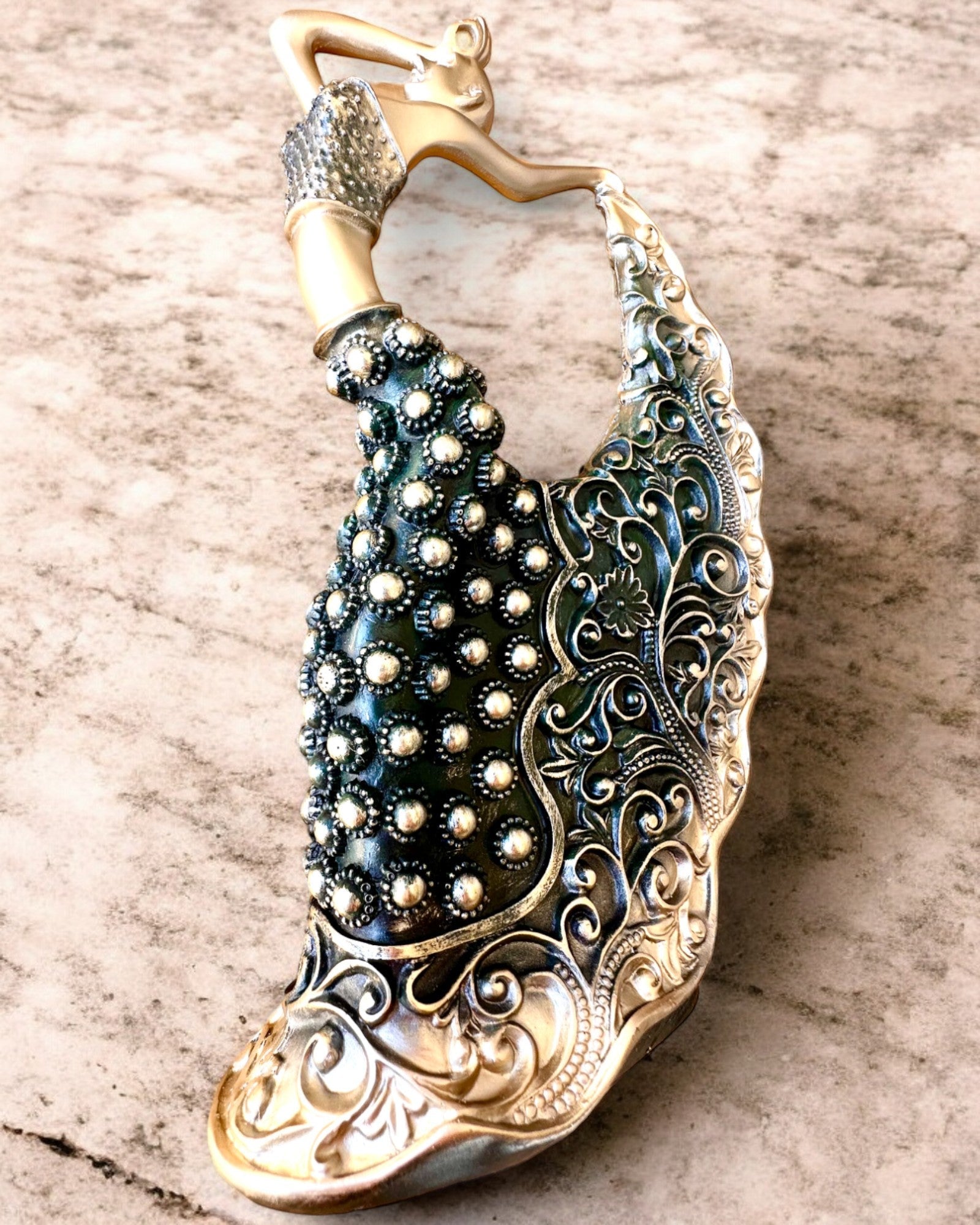 Elegante Skulptur „Tänzerin des Goldenen Glanzes“, 29 cm hoch, mit Gravurmöglichkeit als Geschenk