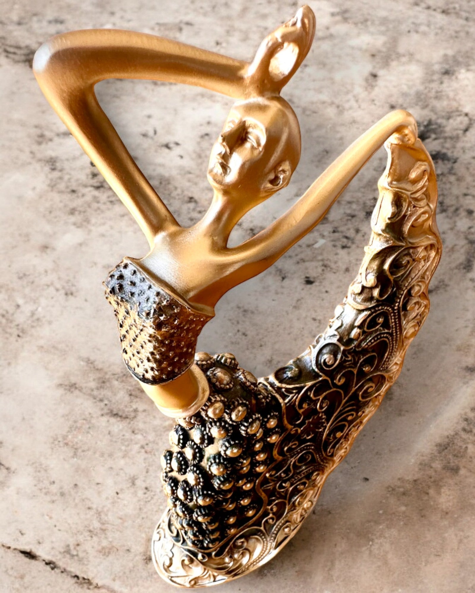 Elegante Skulptur „Tänzerin des Goldenen Glanzes“, 29 cm hoch, mit Gravurmöglichkeit als Geschenk