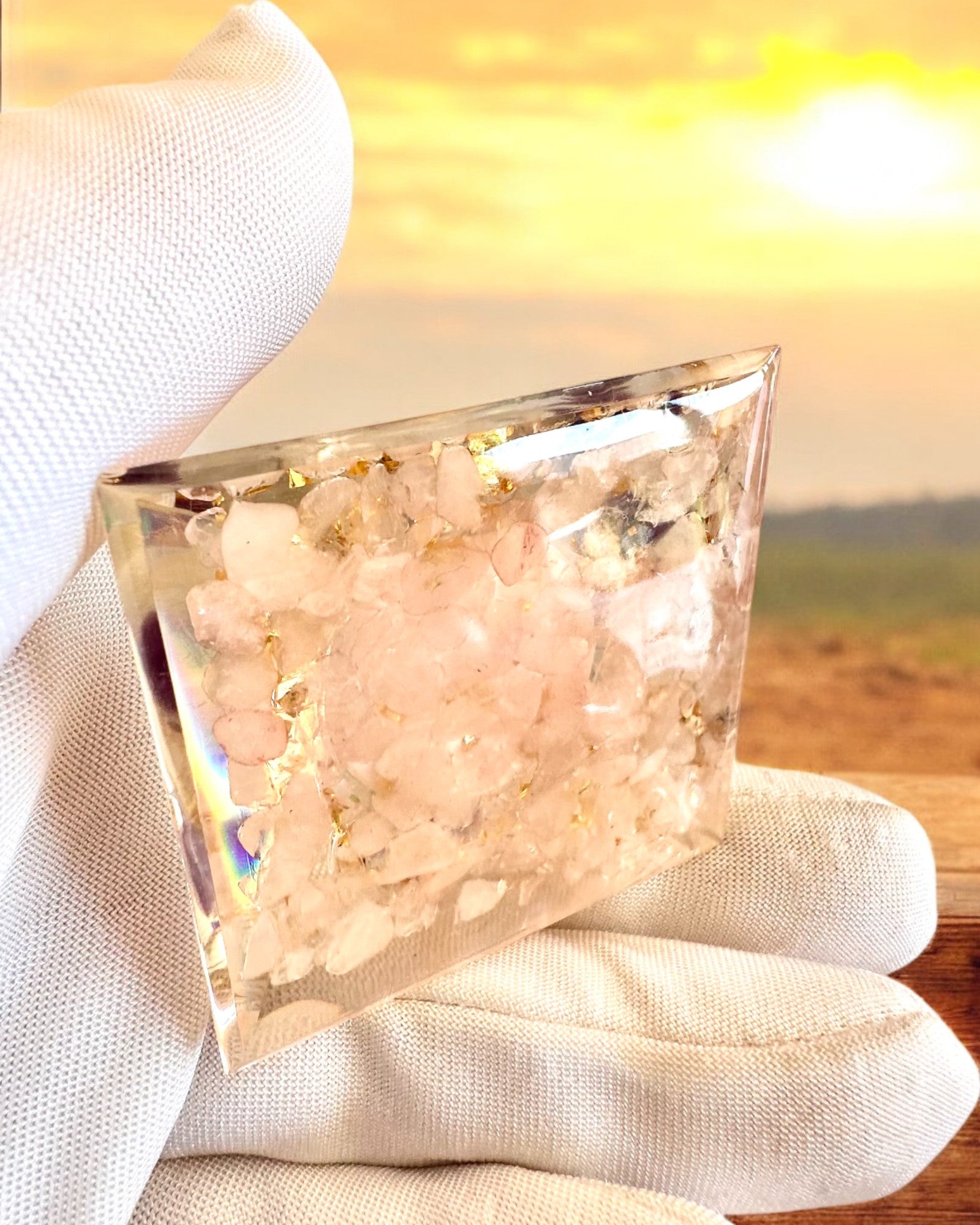 Orgonit-Energiepyramide Energiepyramide „Harmonie des Lichts“ - Kristall, als Geschenk