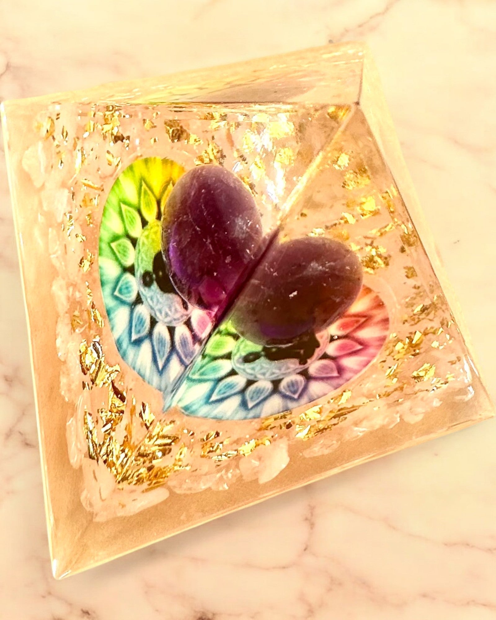 Orgonit-Energiepyramide Energiepyramide „Harmonie des Lichts“ - Kristall, als Geschenk