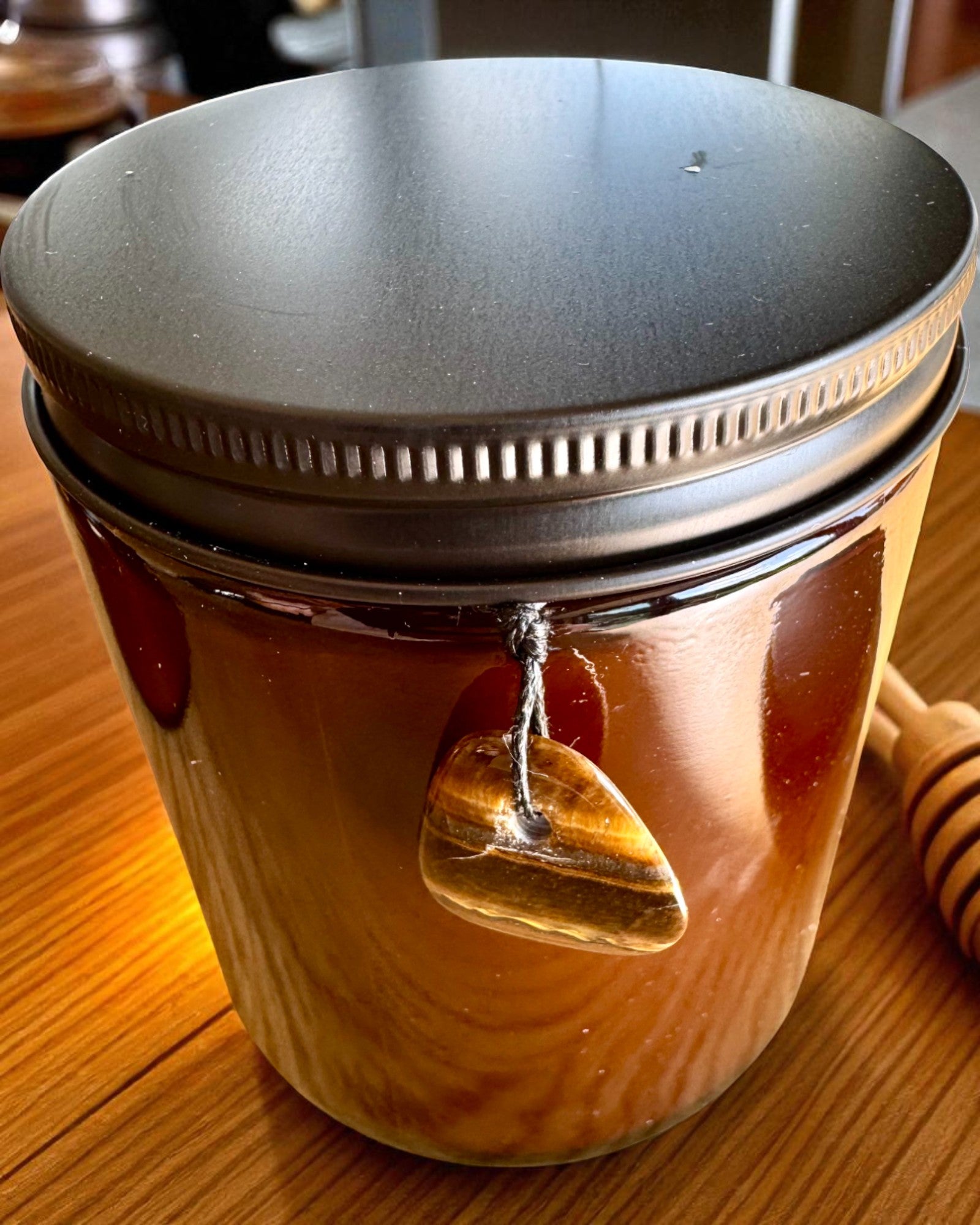 Intentionale Kerze Tigerkraft – Selbstbewusstsein und Wohlstand, 250 ml, Möglichkeit zur Personalisierung des Deckels als Geschenk