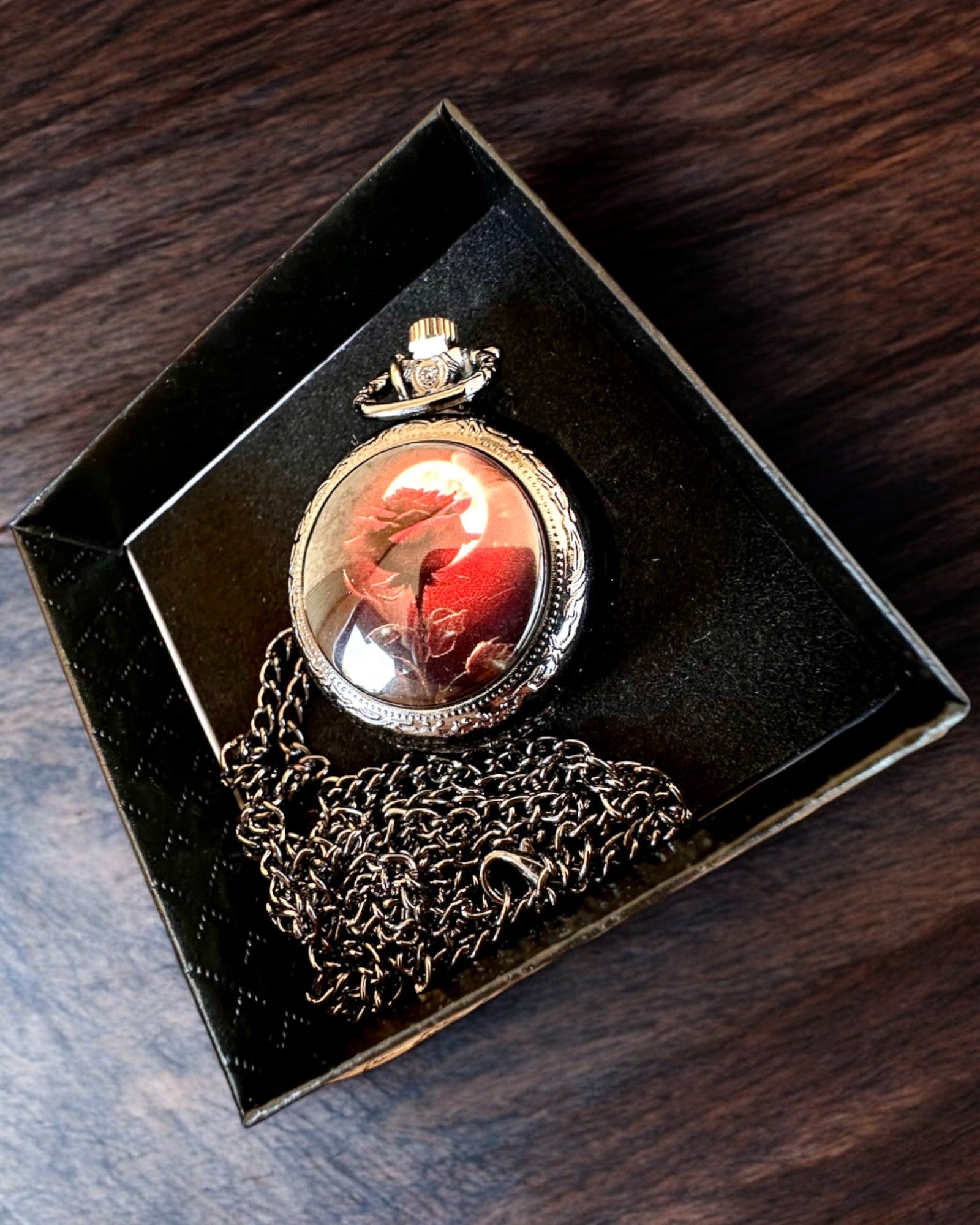 Taschenuhr Nachtrose, Möglichkeit zur Personalisierung mit Gravur als Geschenk