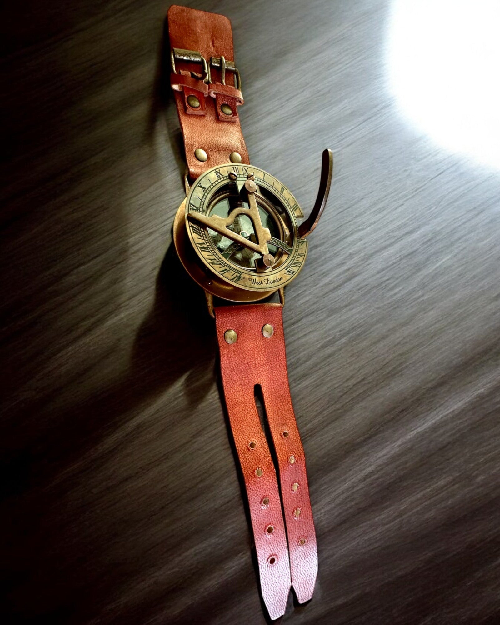 Sonnenuhr "Antiker Kompass", Armbanduhr mit Kompass, Personalisierung mit Gravur möglich