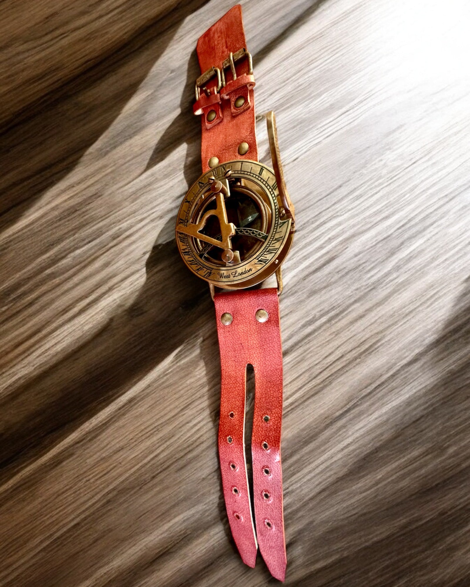 Sonnenuhr "Antiker Kompass", Armbanduhr mit Kompass, Personalisierung mit Gravur möglich