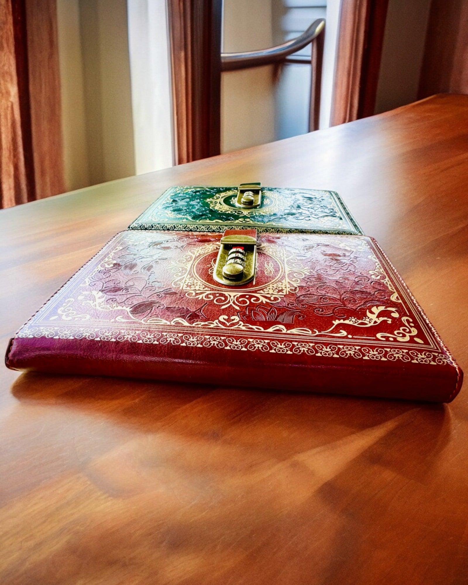 Exklusives Leder-Notizbuch "Sekretnik" A5 mit Zahlenschloss - Personalisierung mit Gravur